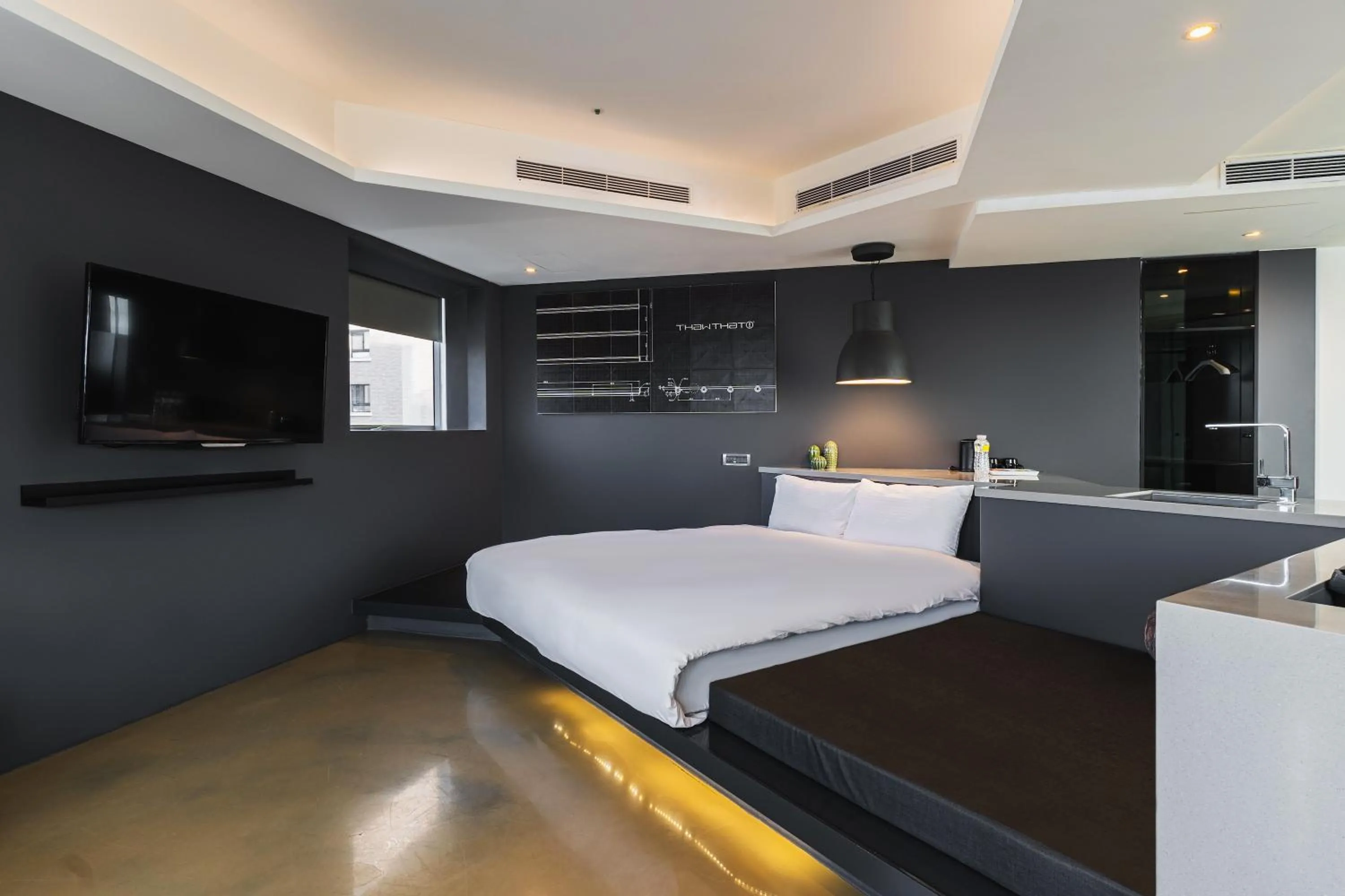 Bed in CHECK inn Taichung Liming