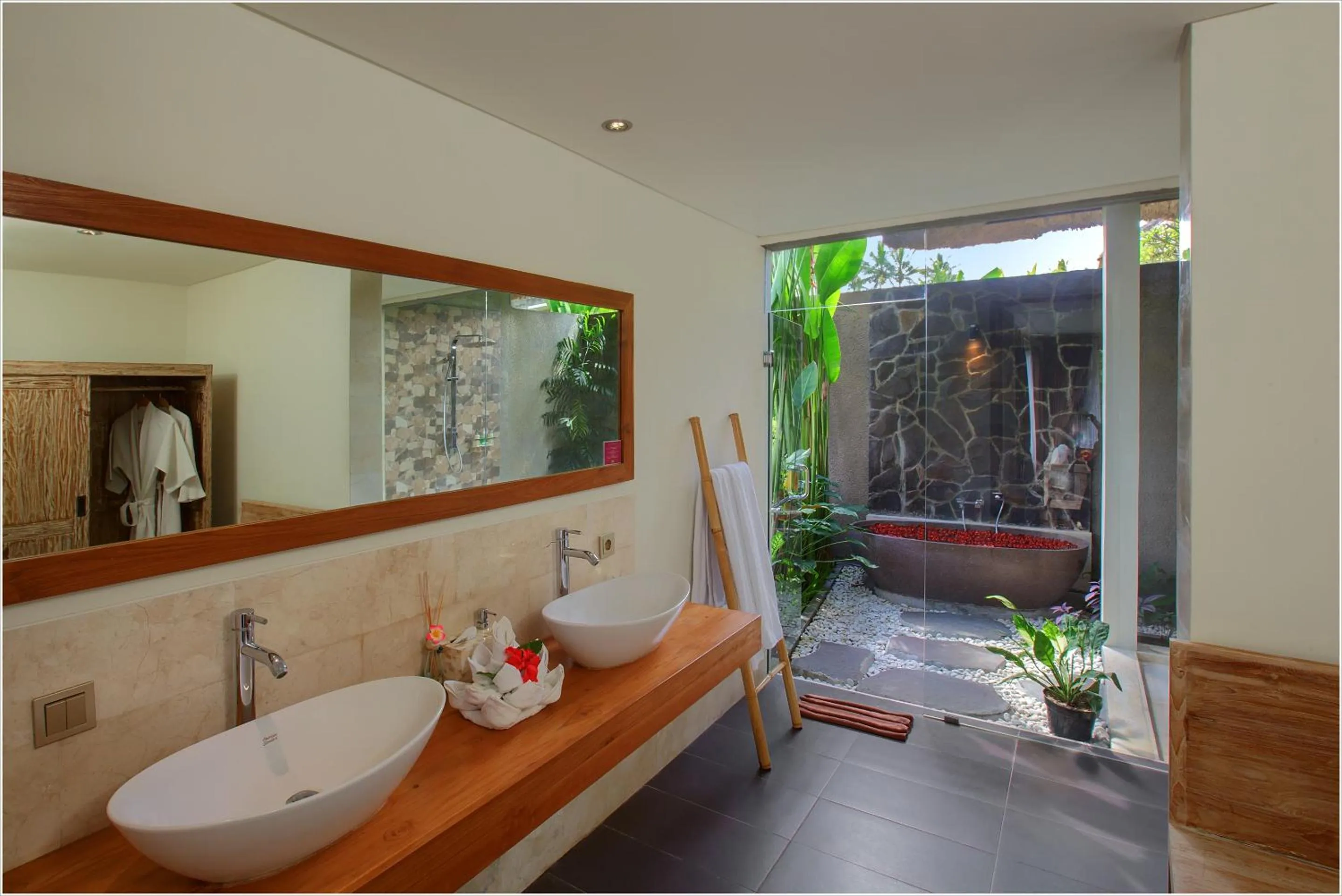Shower in Anusara Luxury Villas