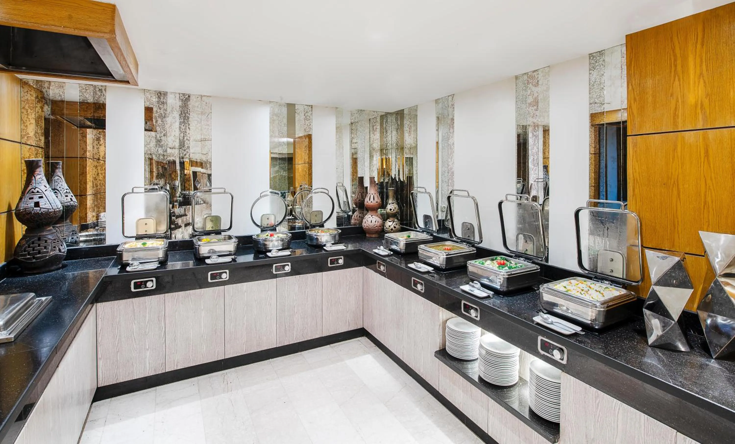 Restaurant/places to eat in Sonesta Hotel Tower & Casino Cairo