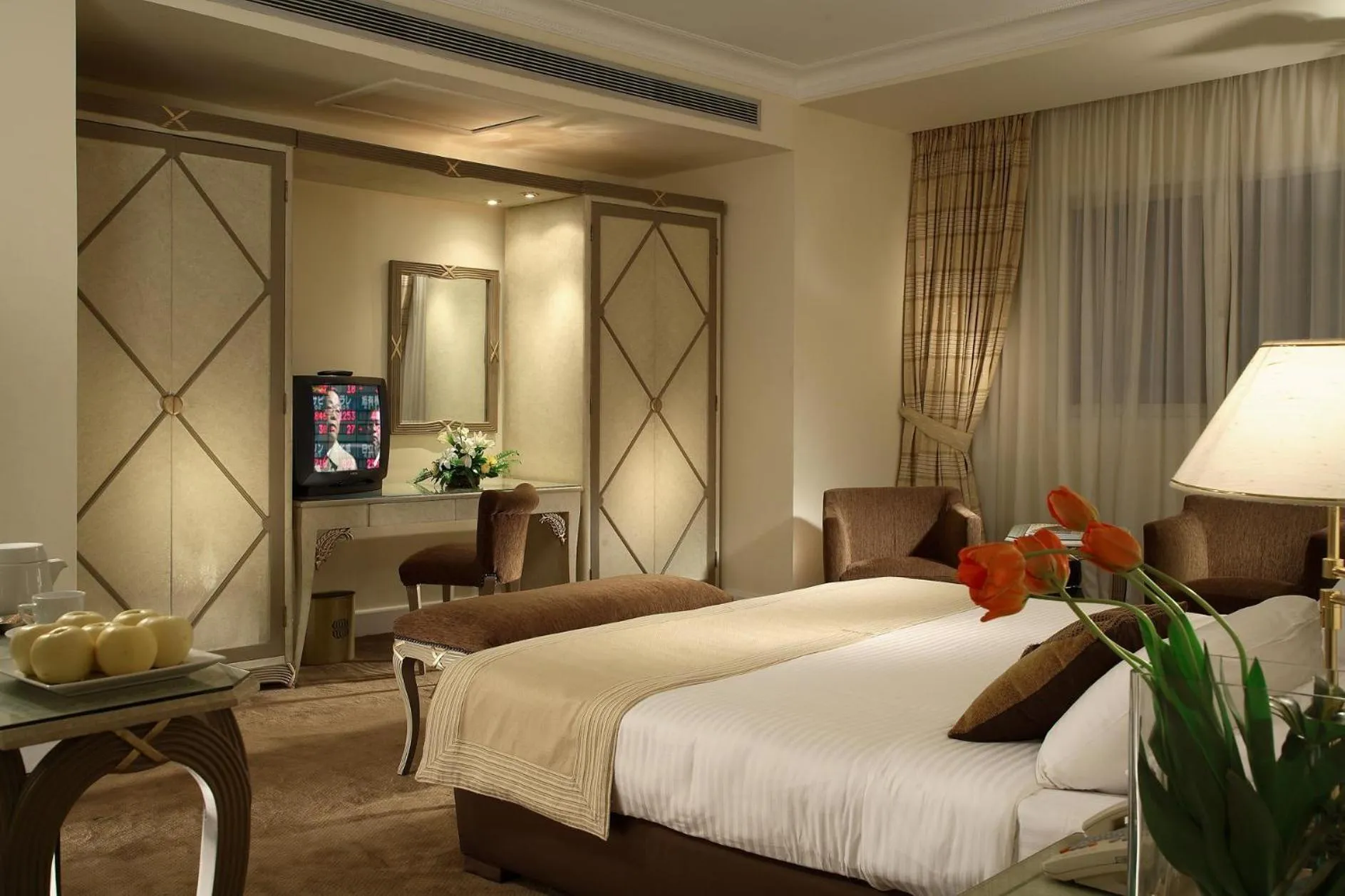 Photo of the whole room, Bed in Sonesta Hotel Tower & Casino Cairo