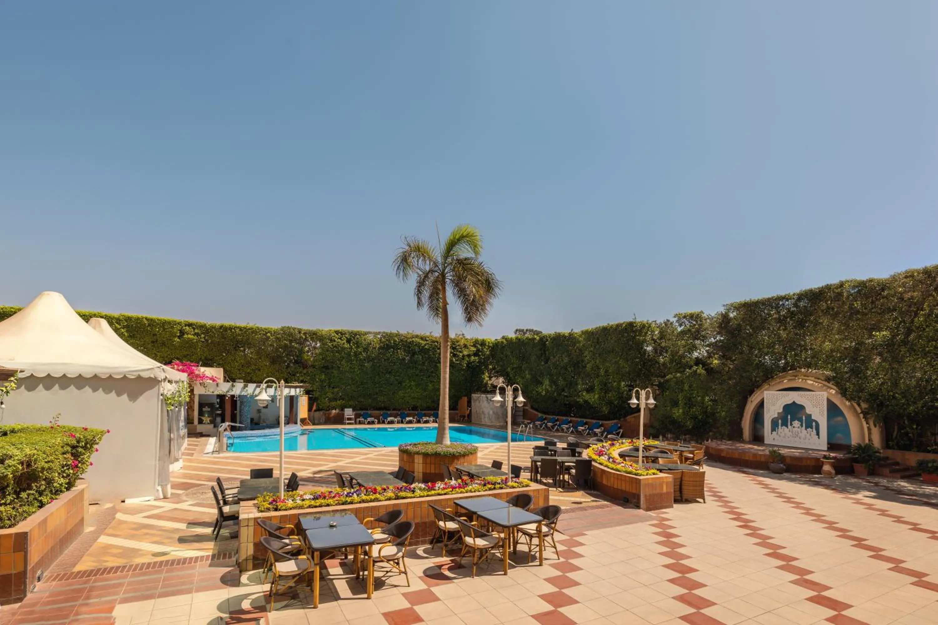 Garden in Sonesta Hotel Tower & Casino Cairo