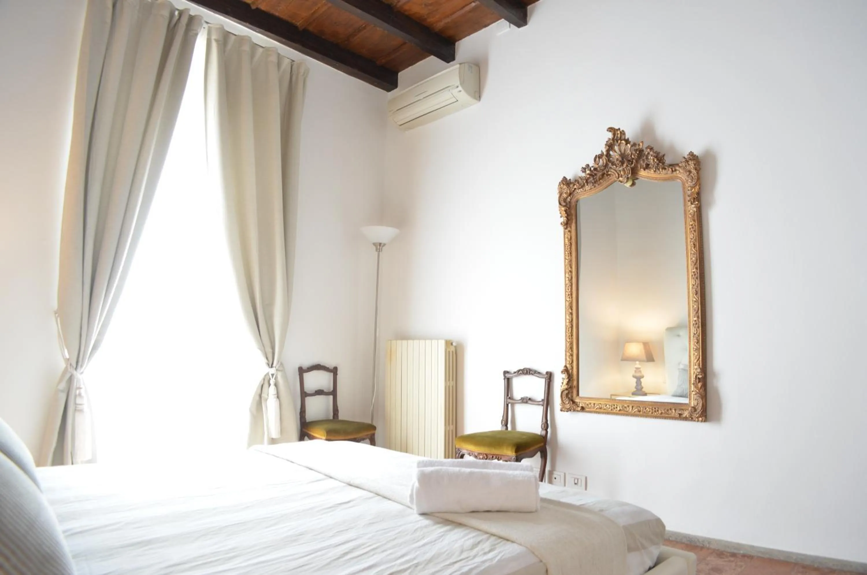 Bedroom, Bed in Mila Apartments Magenta