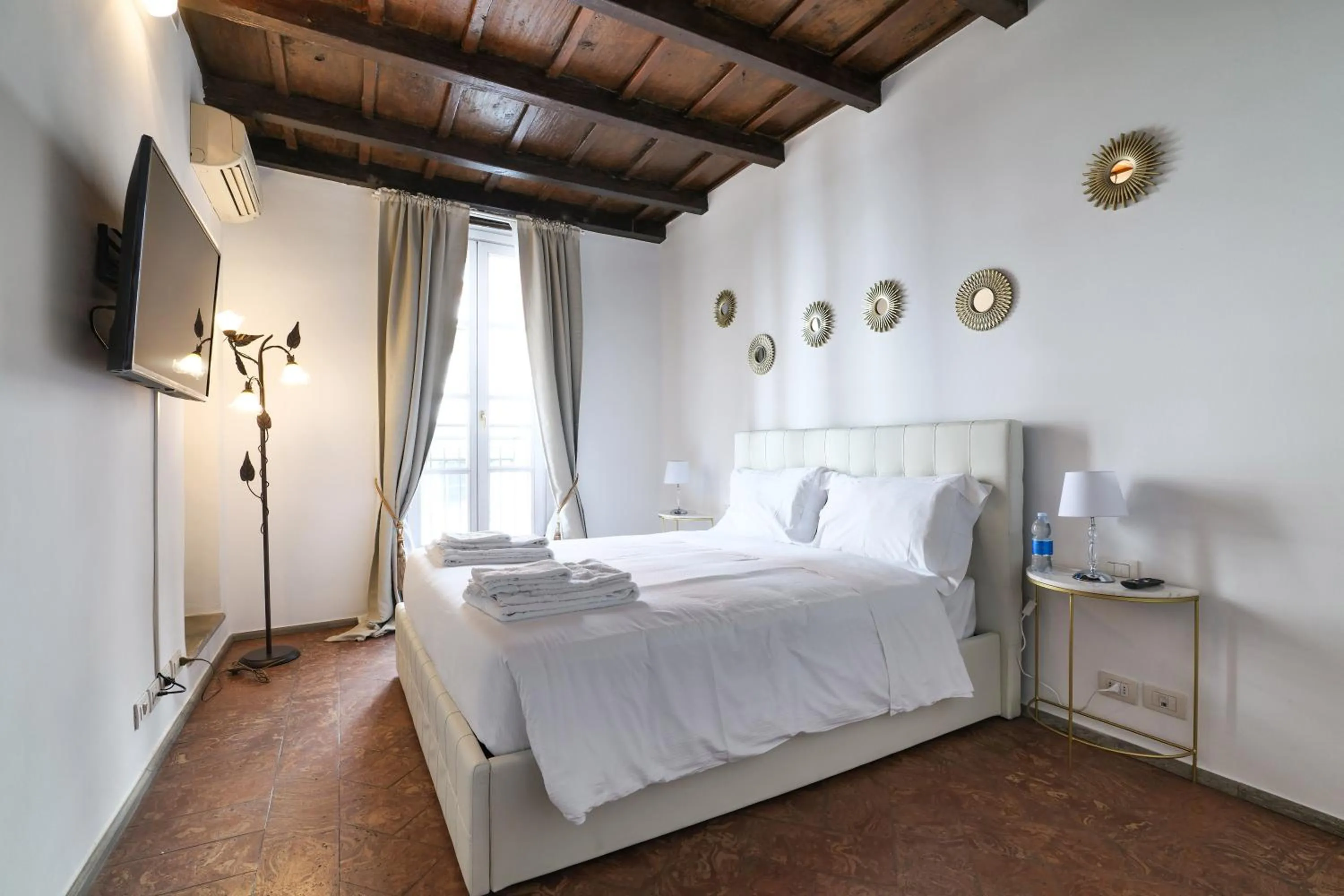 Bed in Mila Apartments Magenta