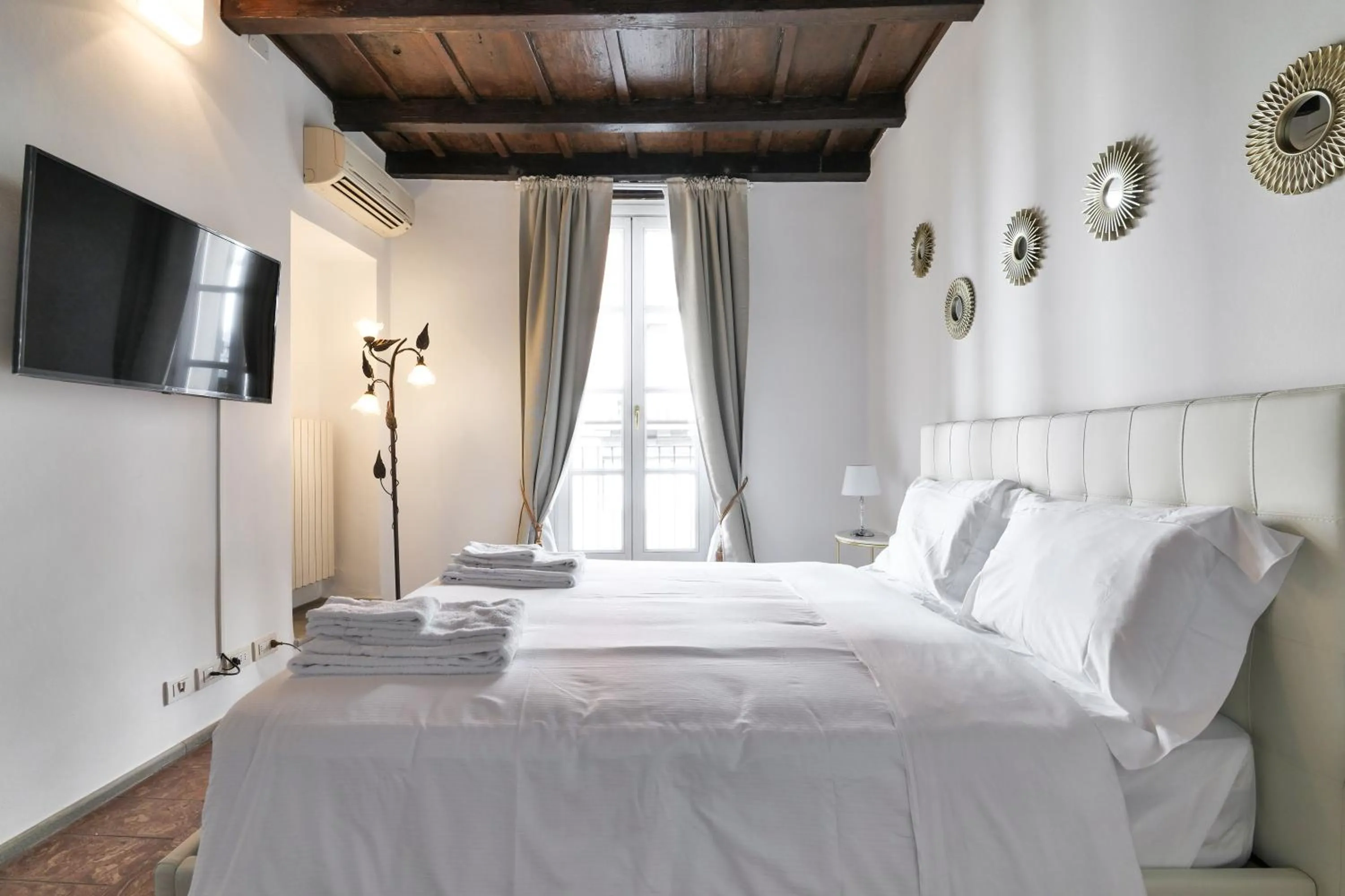 Bed in Mila Apartments Magenta