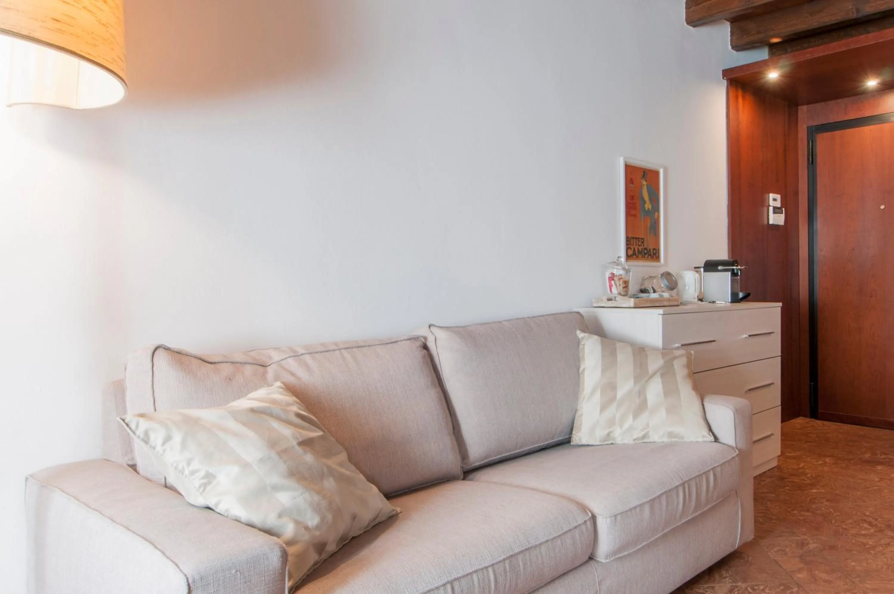 Seating area in Mila Apartments Magenta