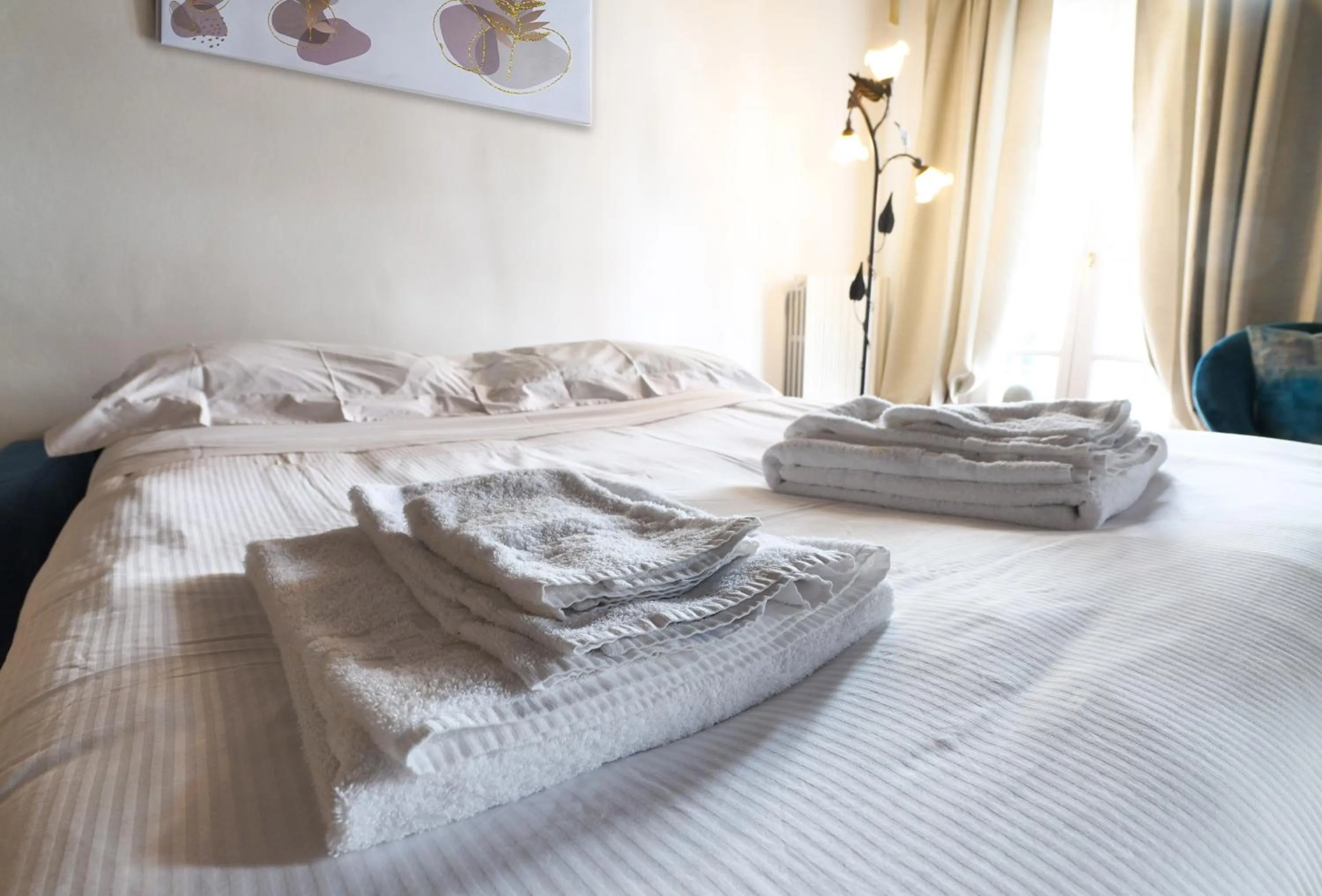 Bed in Mila Apartments Magenta