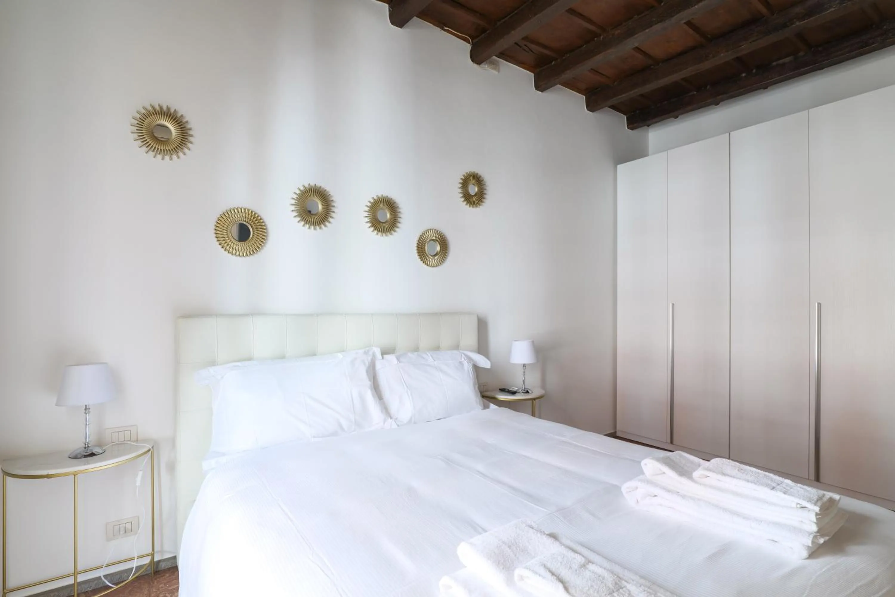 Bed in Mila Apartments Magenta