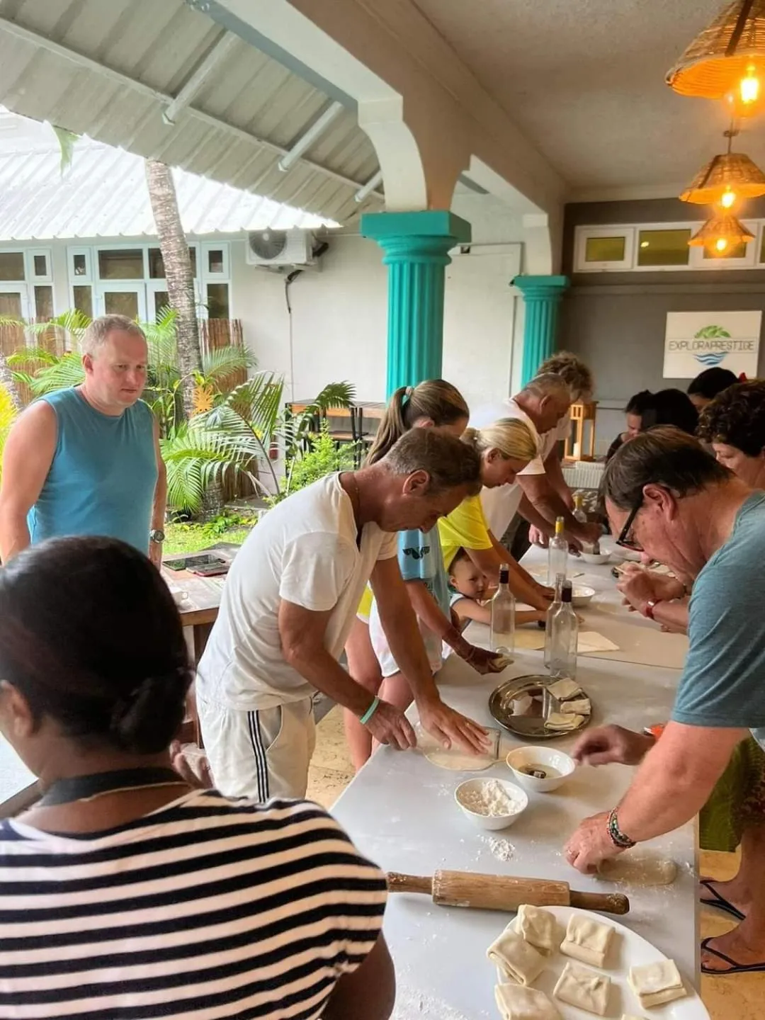 Restaurant/places to eat in Explora Prestige