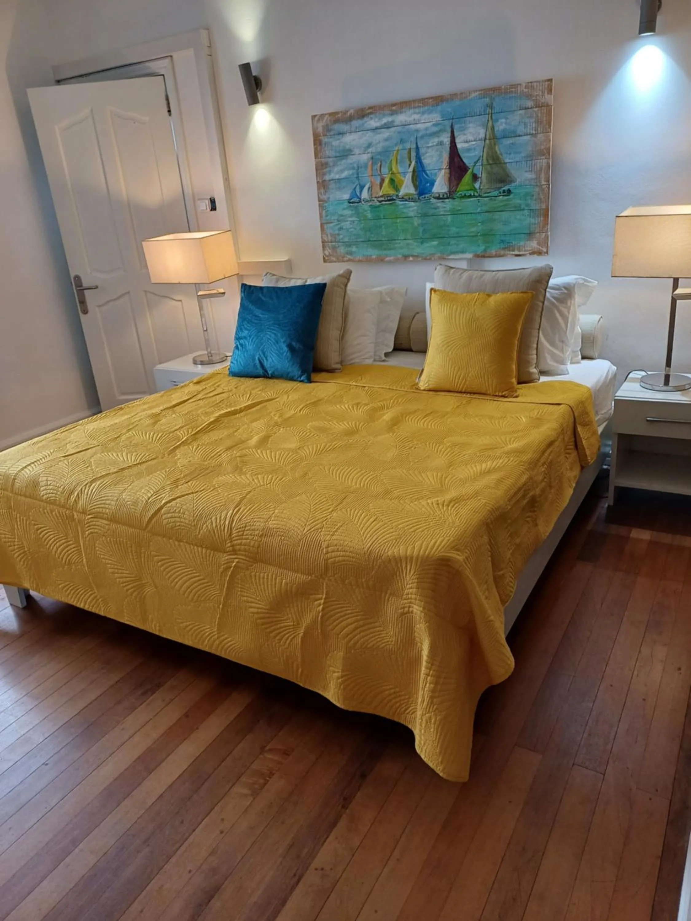 Photo of the whole room, Bed in Explora Prestige