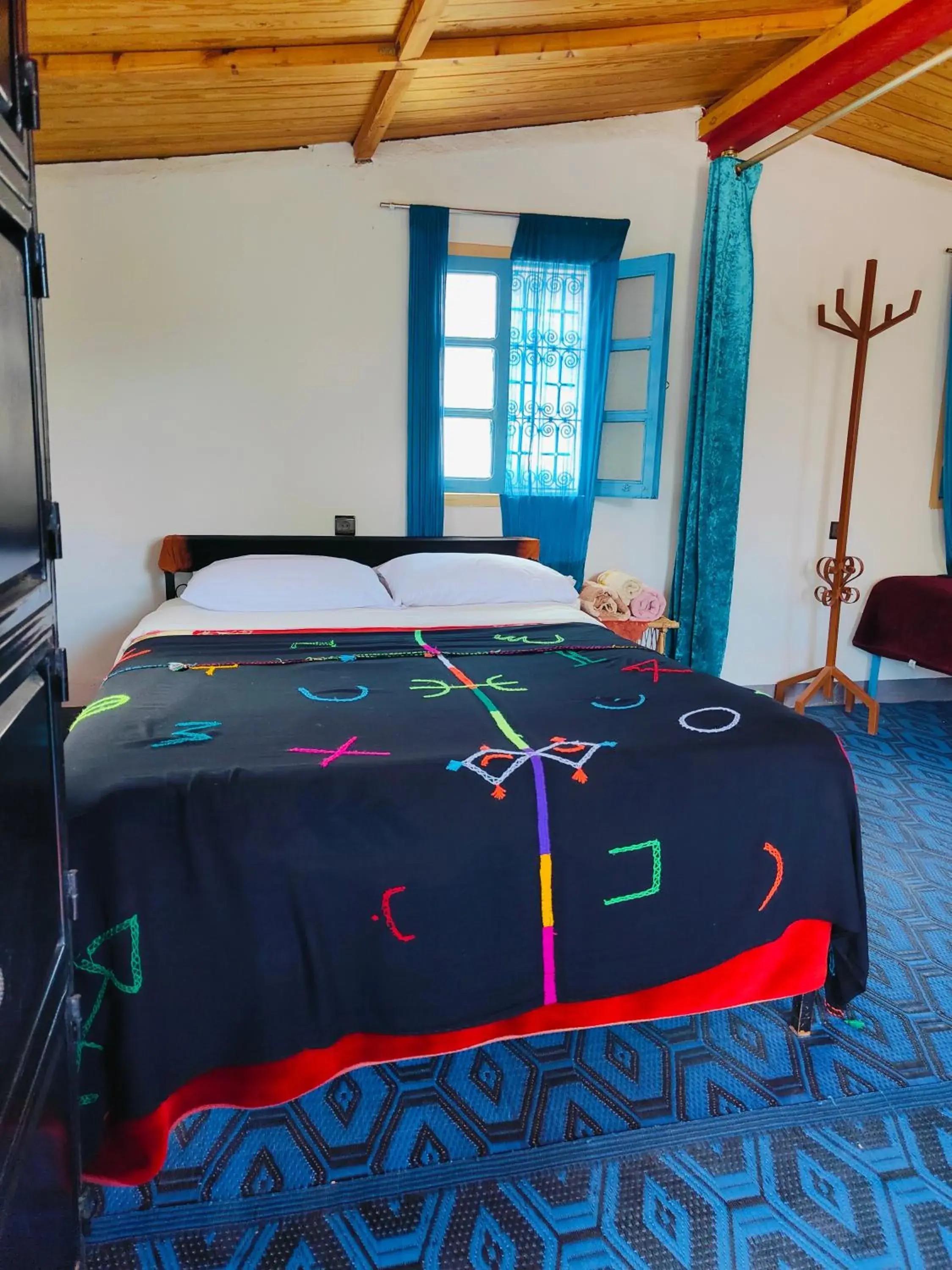 6-Bed Mixed Dormitory Room - single occupancy in Le Retour au calme Maison d'hôtes 6-Bed Mixed Dormitory Room - single occupancy in Le Retour au calme Maison d'hôtes