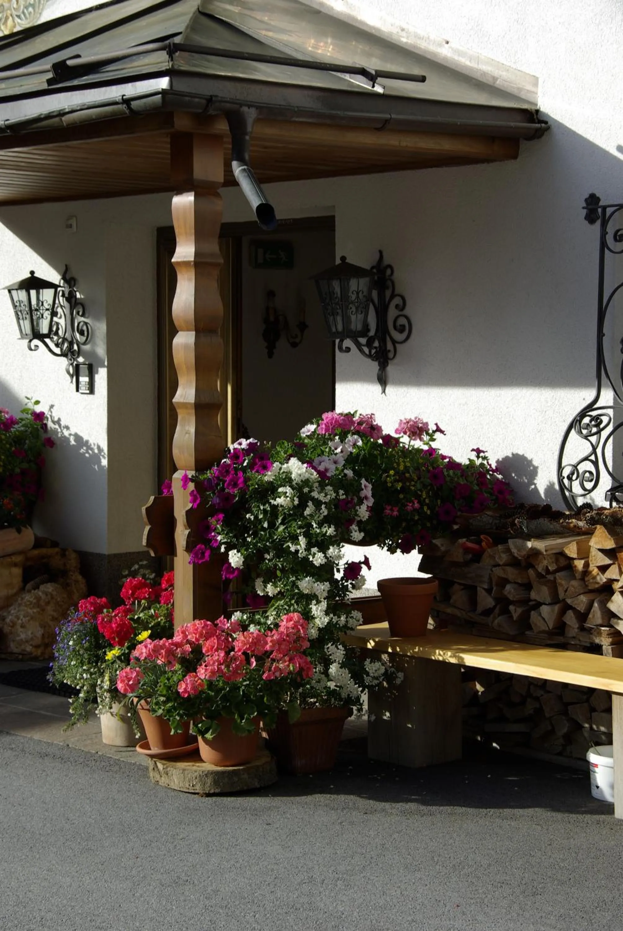 Facade/entrance in die AlpenRose