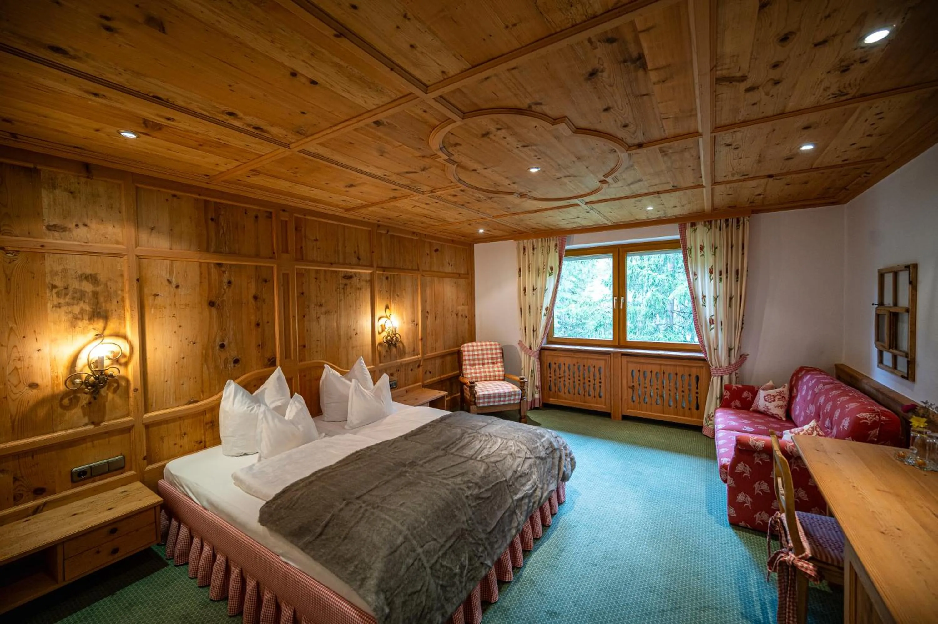 Bedroom, Bed in die AlpenRose