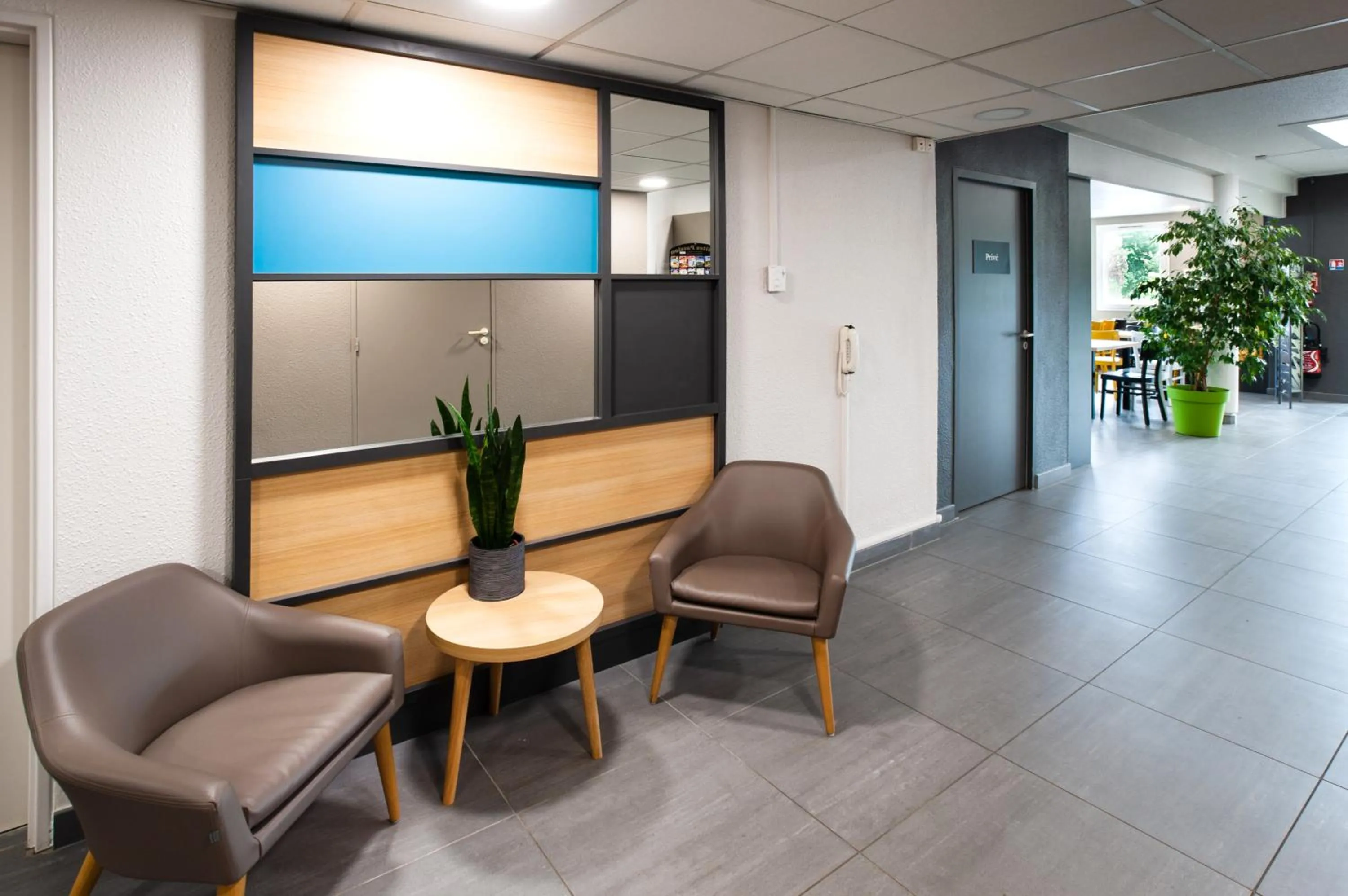 Lobby or reception in B&B HOTEL Brive-la-Gaillarde