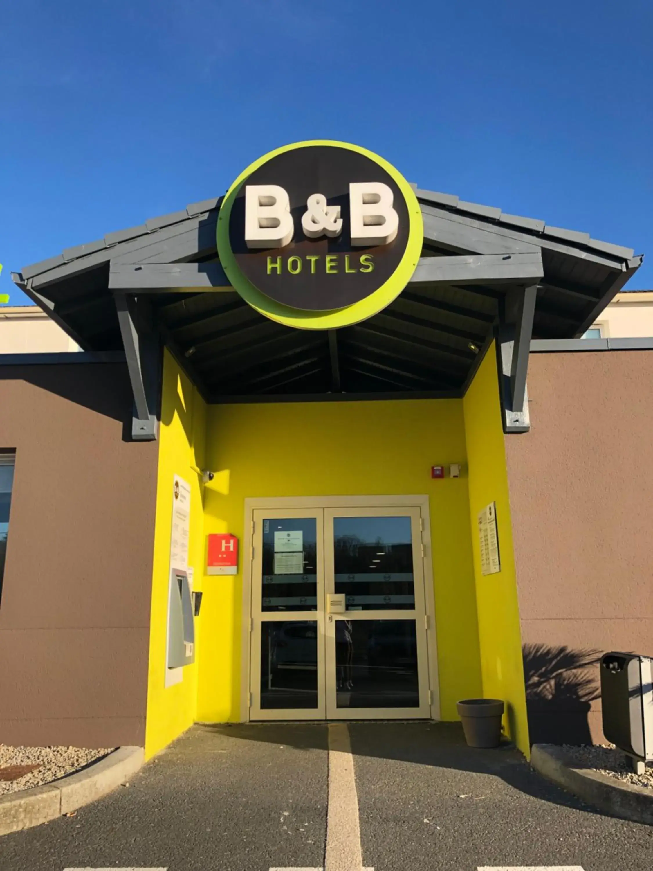 Facade/entrance in B&B HOTEL Brive-la-Gaillarde Facade/entrance in B&B HOTEL Brive-la-Gaillarde