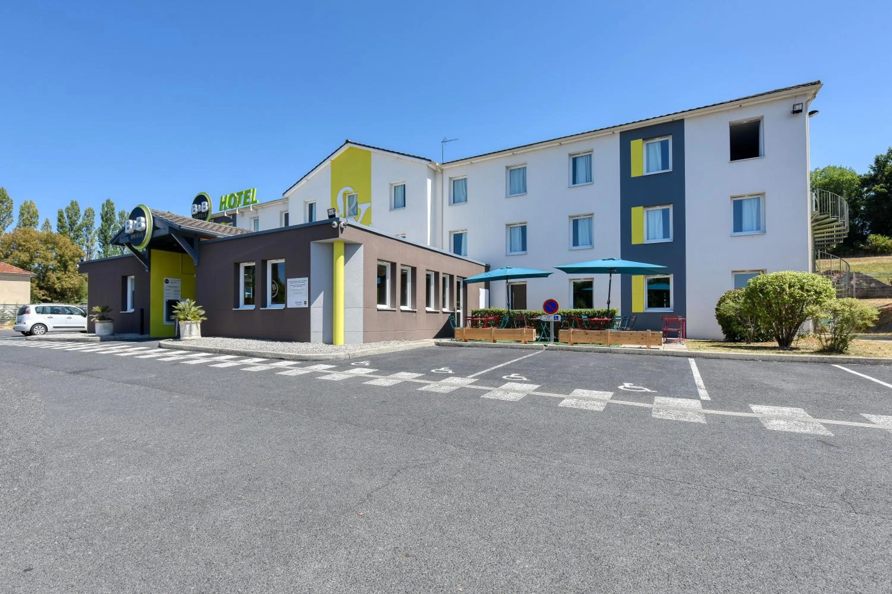 Property building in B&B HOTEL Brive-la-Gaillarde