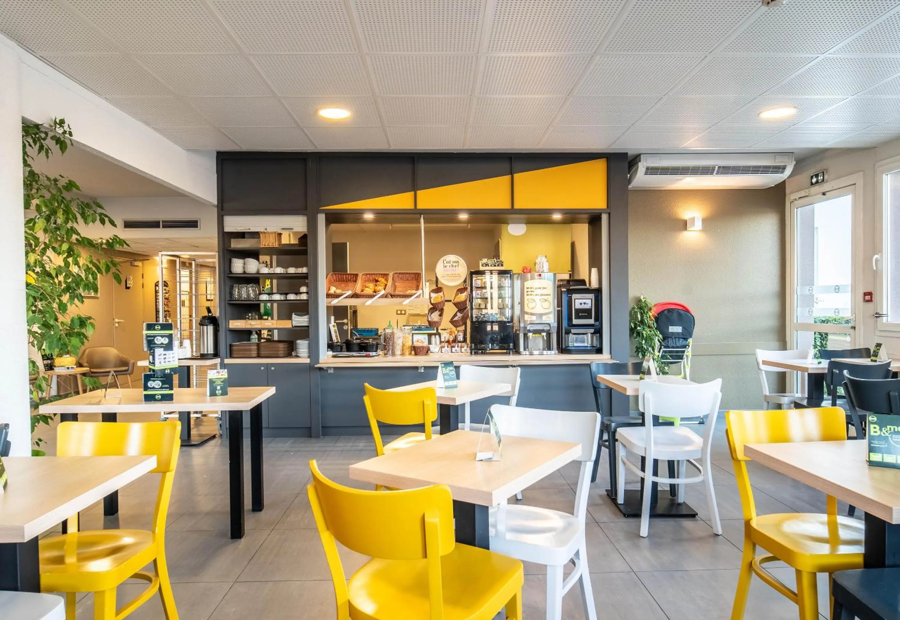 Restaurant/places to eat in B&B HOTEL Brive-la-Gaillarde