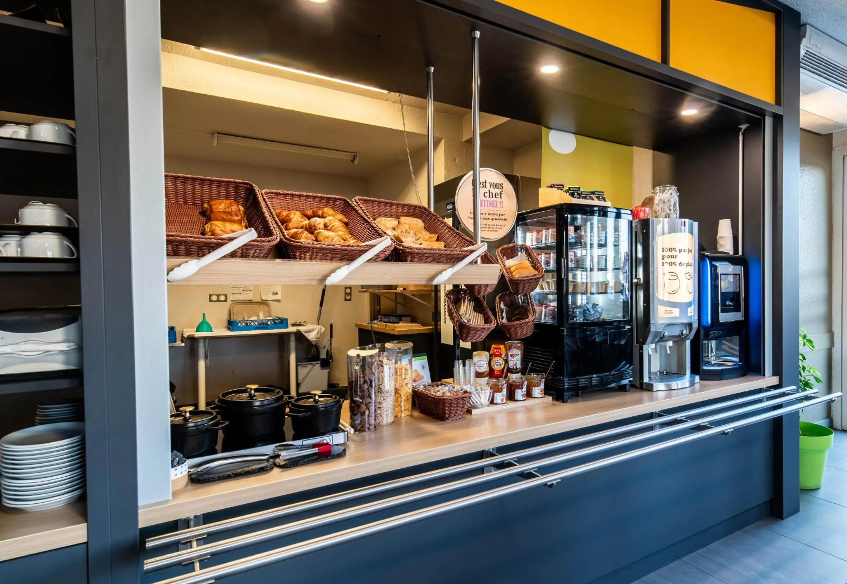 Buffet breakfast in B&B HOTEL Brive-la-Gaillarde