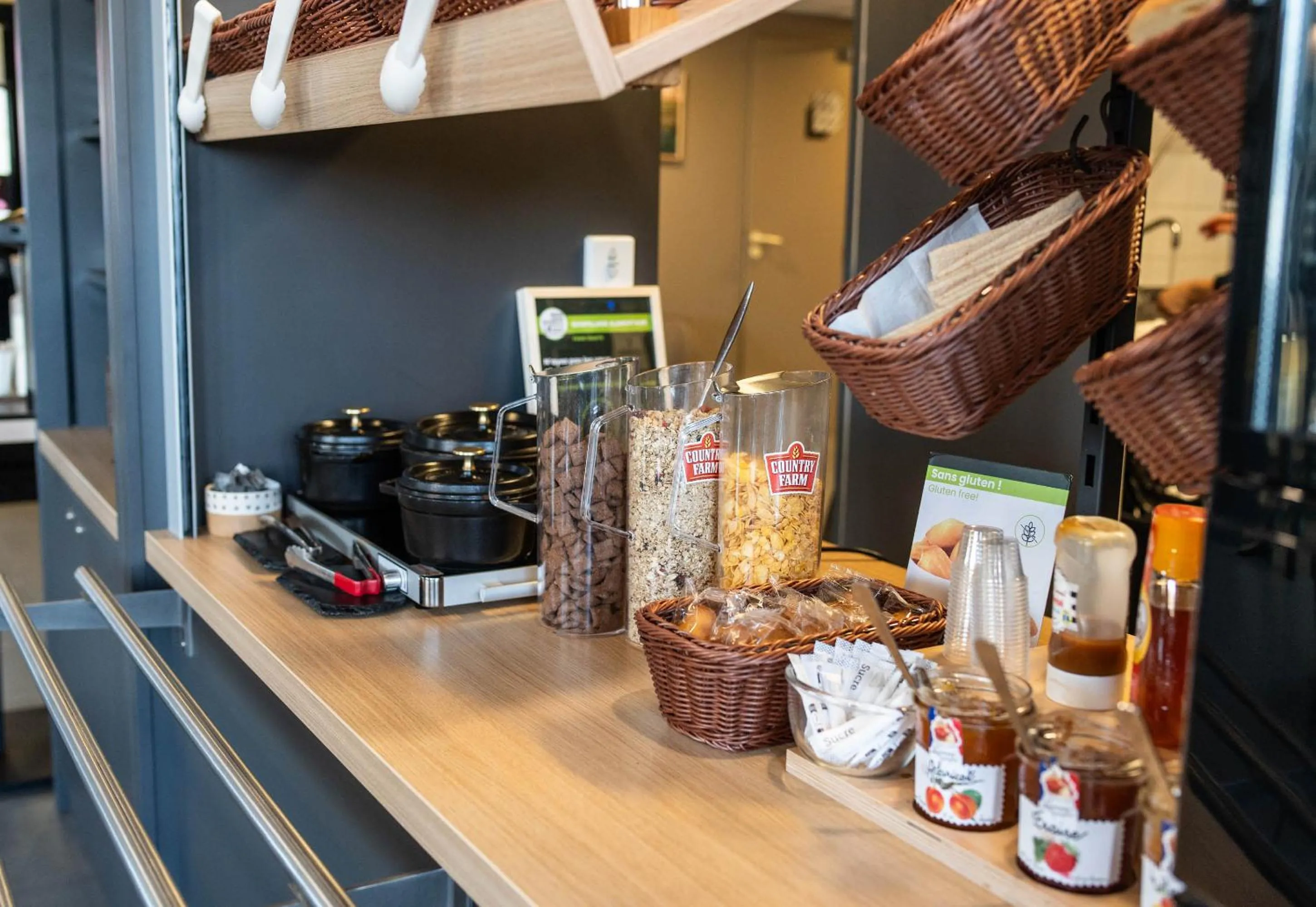 Buffet breakfast in B&B HOTEL Brive-la-Gaillarde