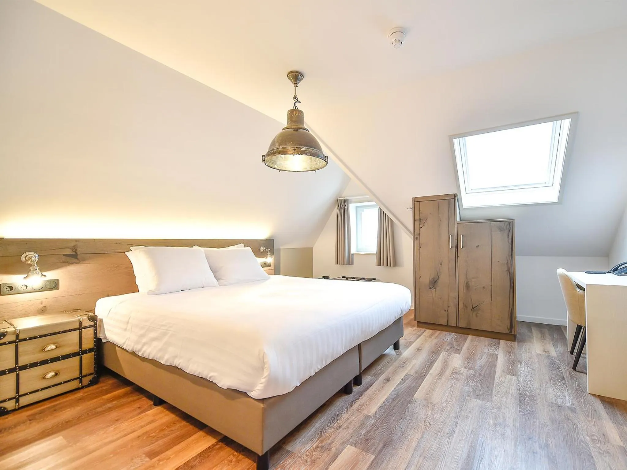 Bedroom, Bed in Brasserie-Hotel Antje van de Statie