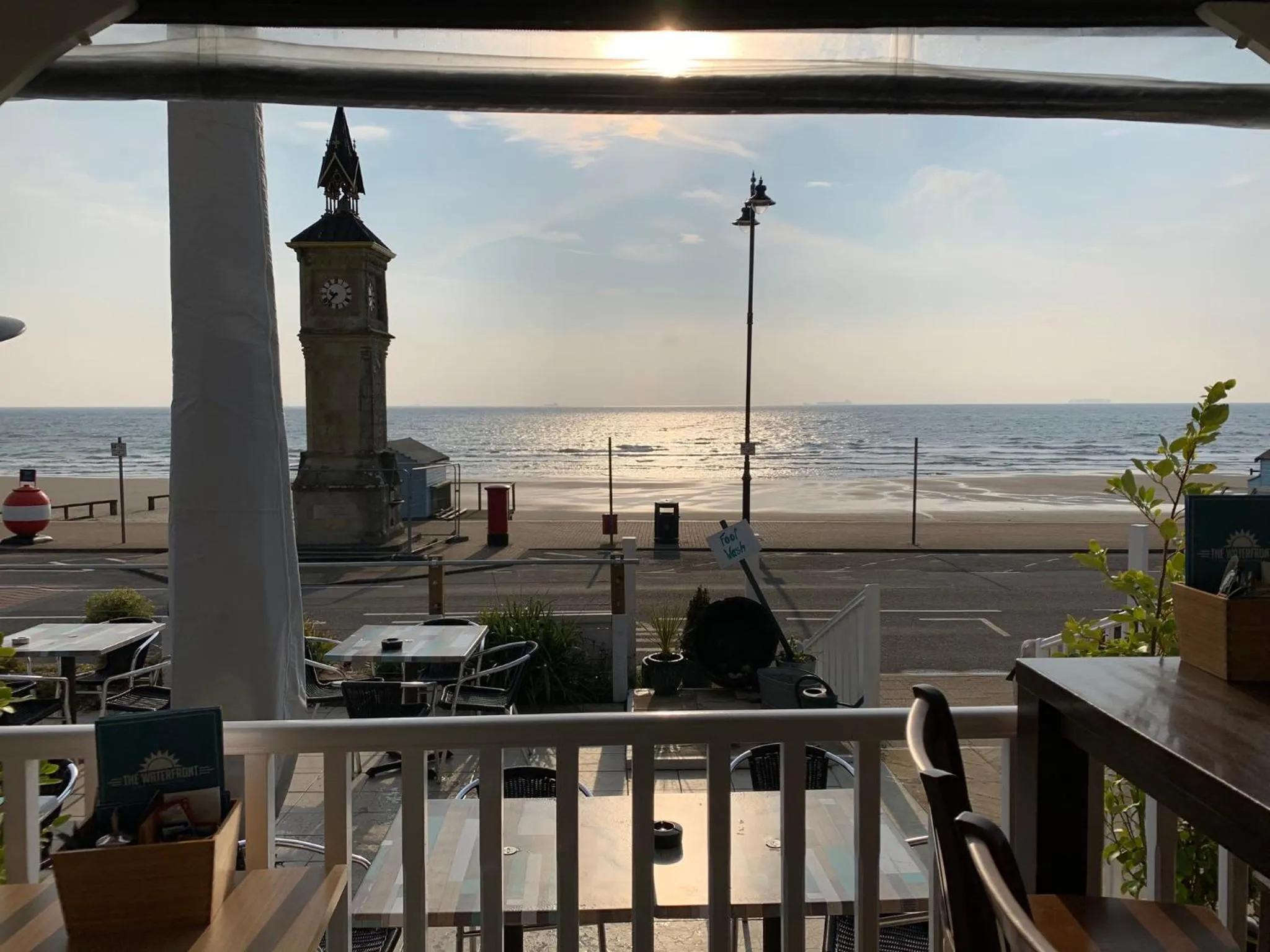 Facade/entrance in Waterfront Inn