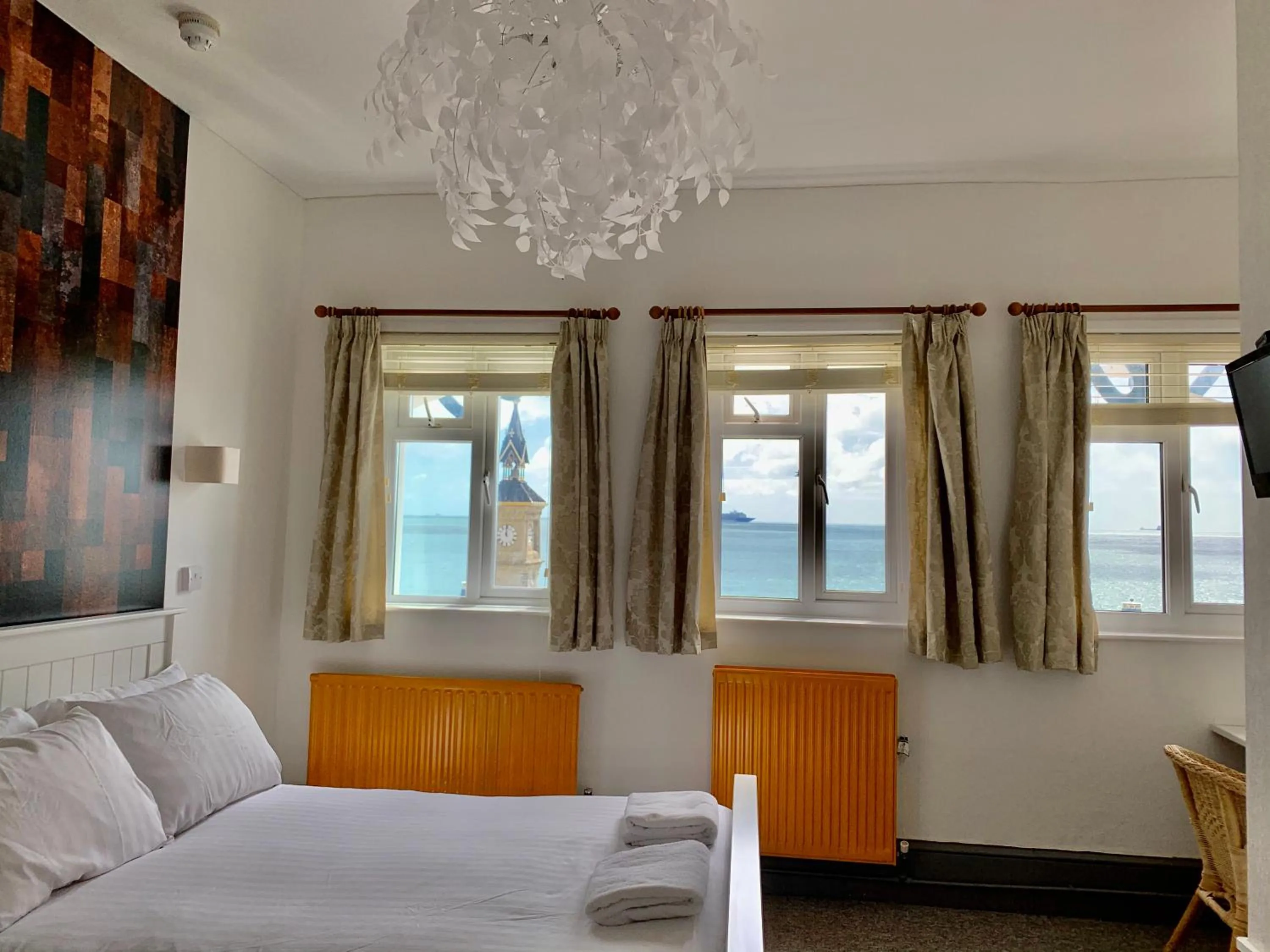 Photo of the whole room, Bed in Waterfront Inn