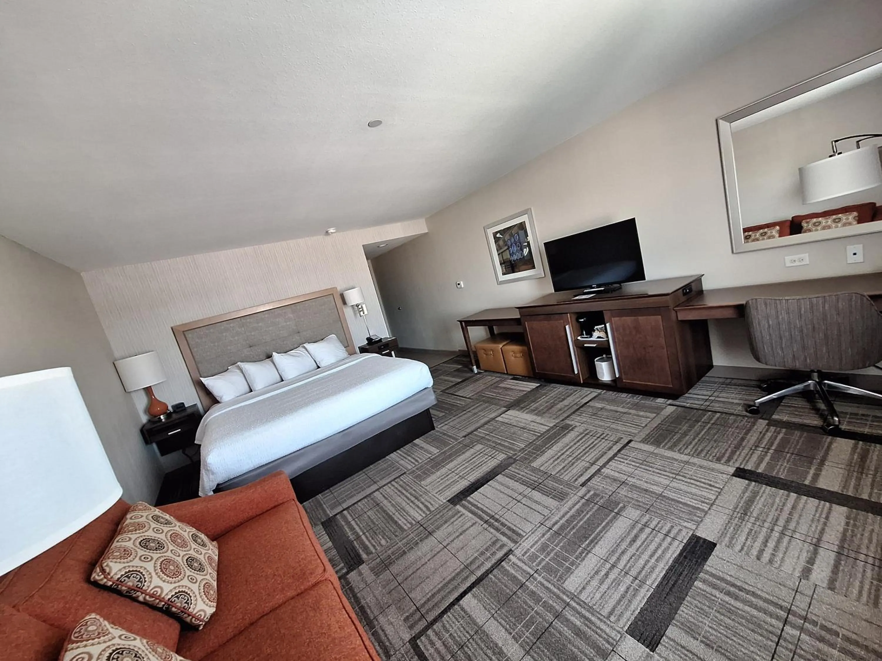 Photo of the whole room, Bed in Hampton Inn & Suites Artesia