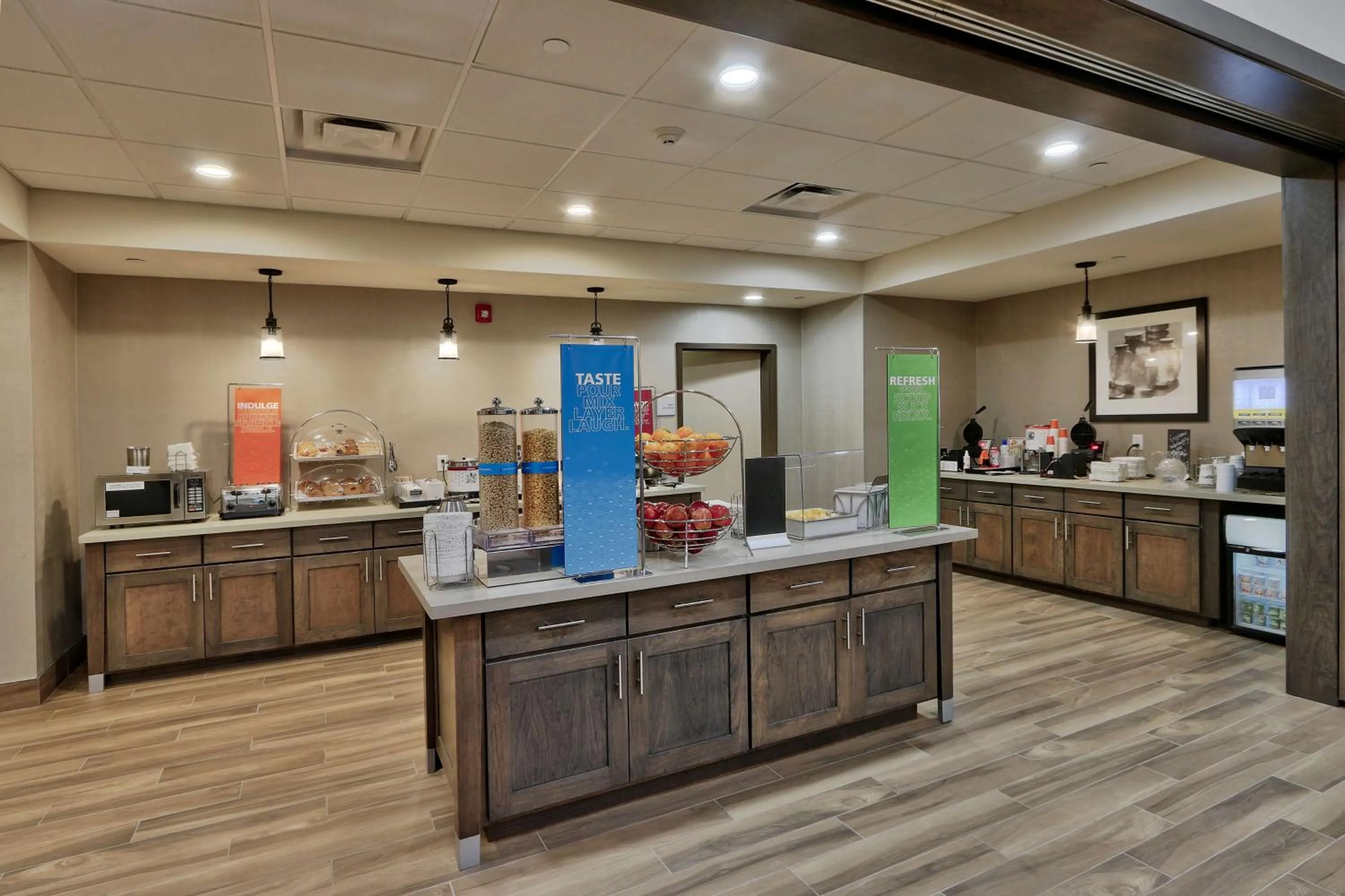 Dining area in Hampton Inn & Suites Artesia