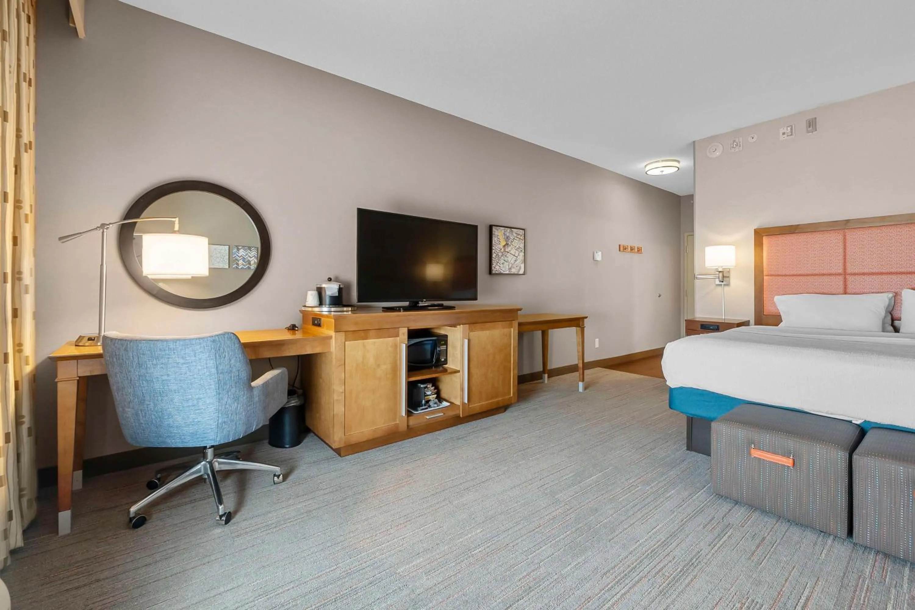 Bedroom, Bed in Hampton Inn Cape Girardeau I-55 East, MO