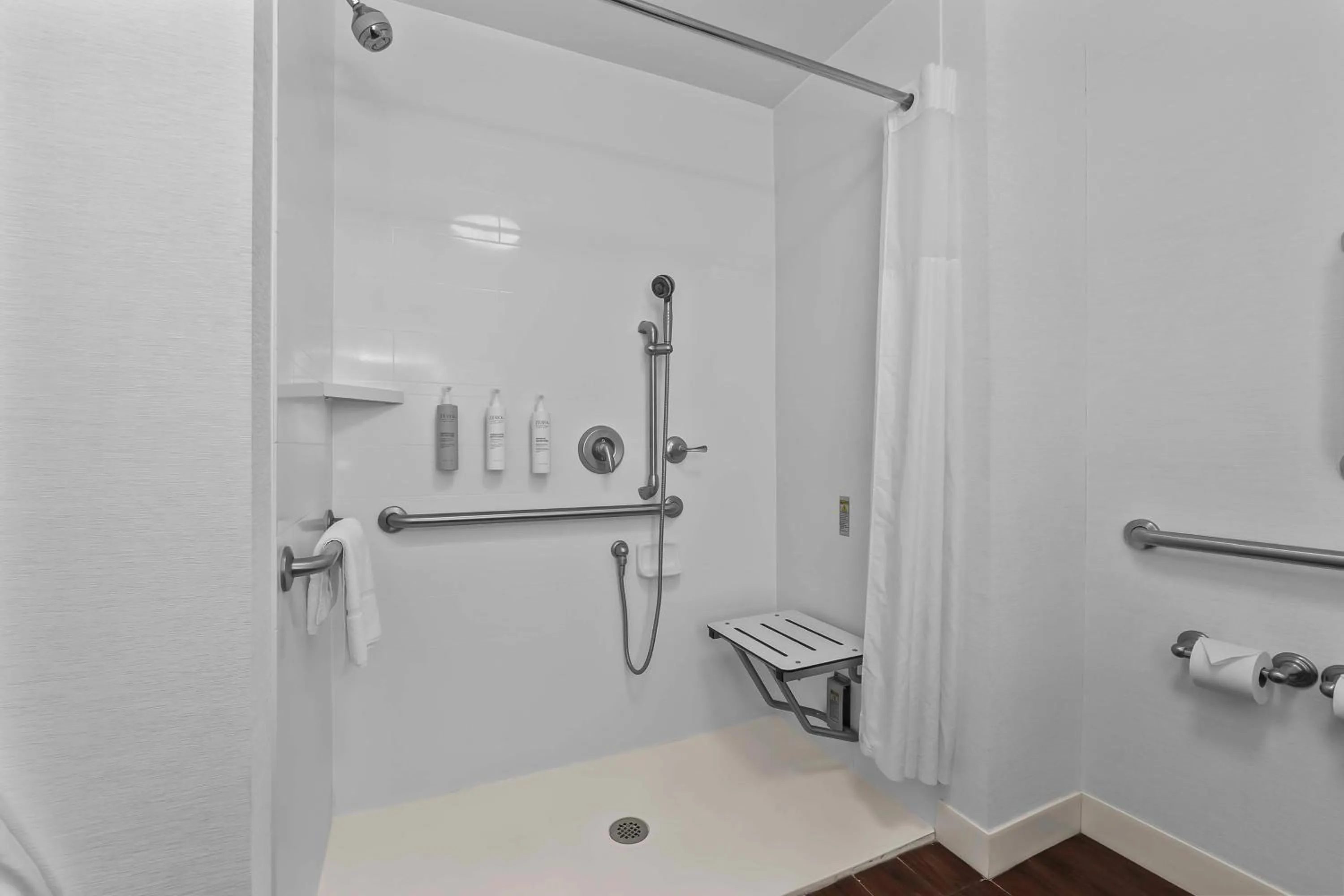 Bathroom in Hampton Inn Cape Girardeau I-55 East, MO