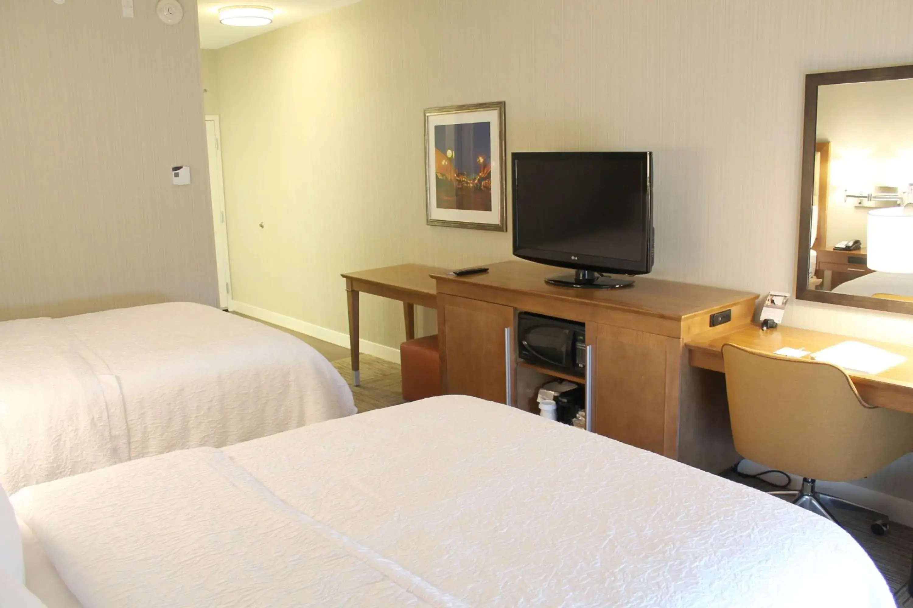 Queen Room with Two Queen Beds - Mobility and Hearing Access/Non-Smoking in Hampton Inn Cape Girardeau I-55 East, MO Queen Room with Two Queen Beds - Mobility and Hearing Access/Non-Smoking in Hampton Inn Cape Girardeau I-55 East, MO