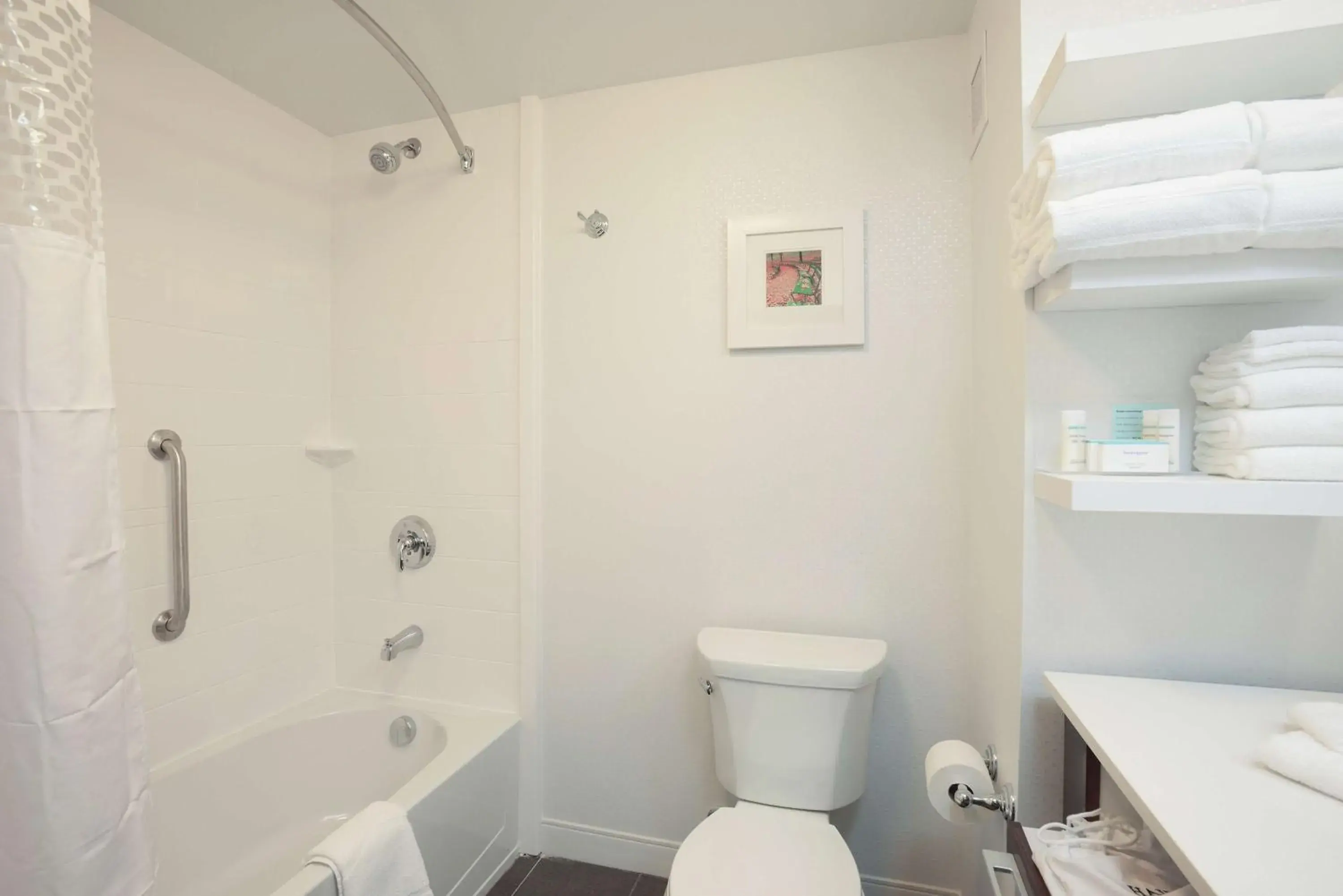 Bathroom in Hampton Inn & Suites - Cincinnati/Kenwood, OH Bathroom in Hampton Inn & Suites - Cincinnati/Kenwood, OH