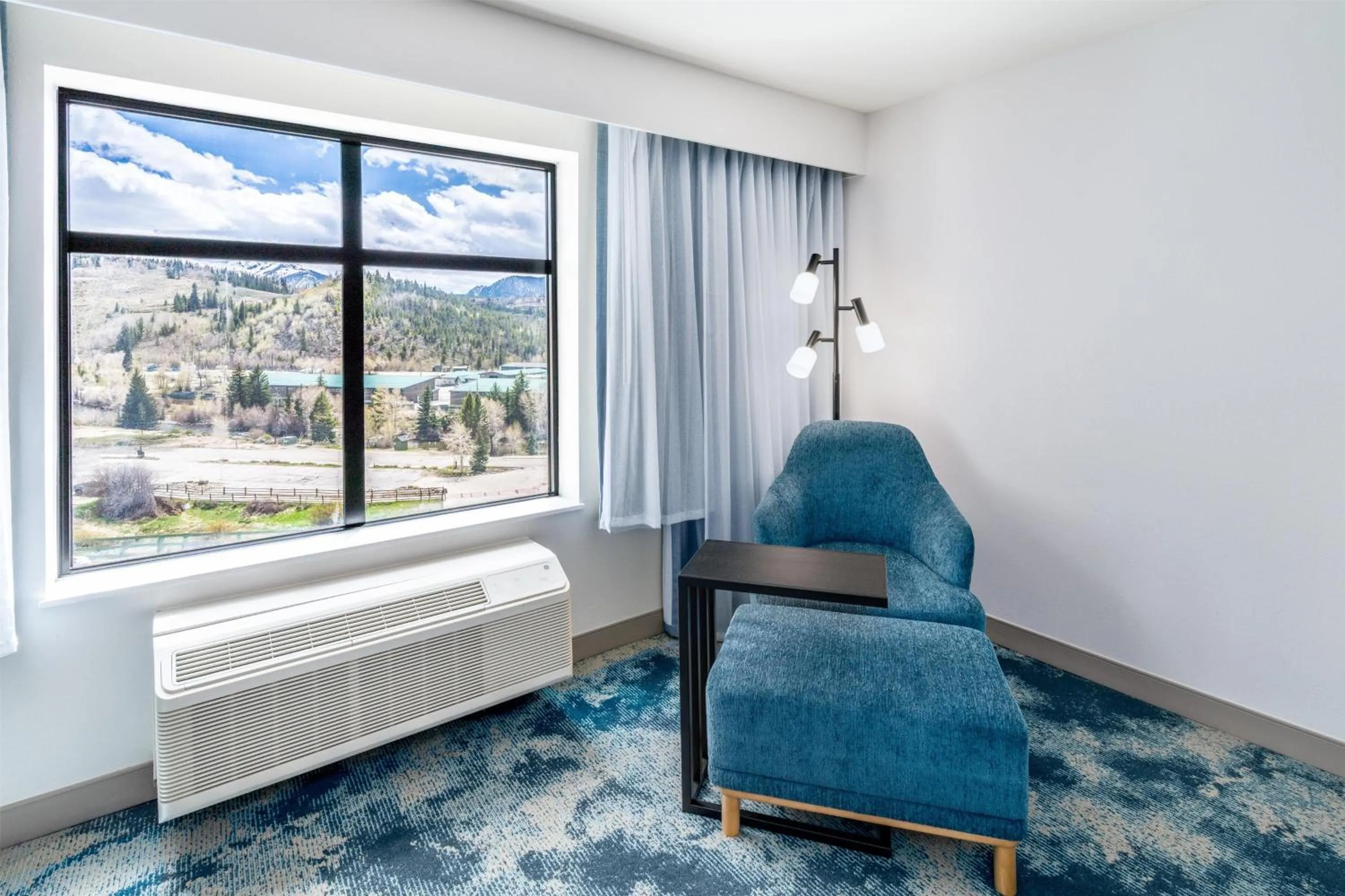 Living room in Hampton Inn & Suites Silverthorne