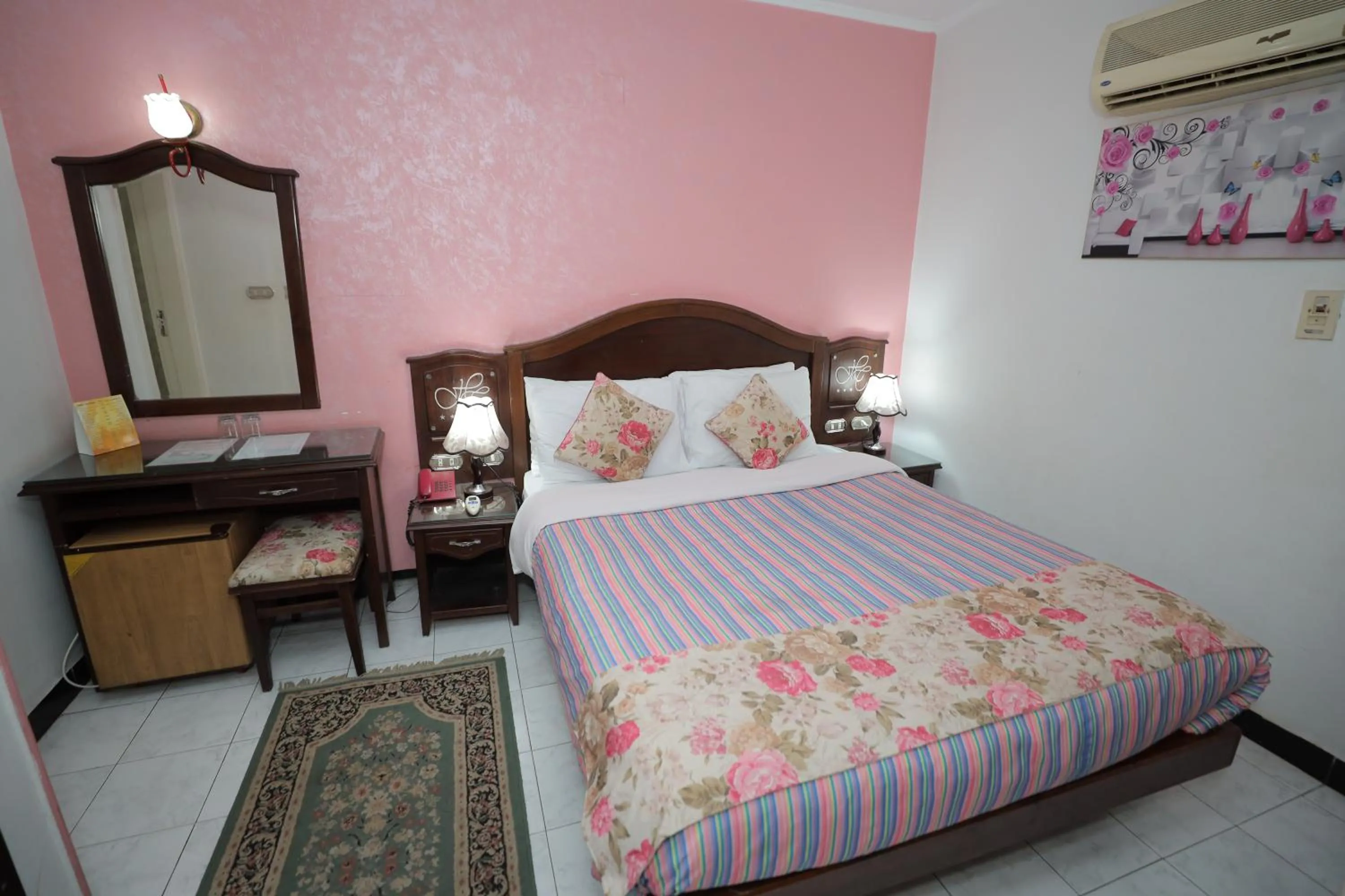 Photo of the whole room, Bed in Happy City Hotel