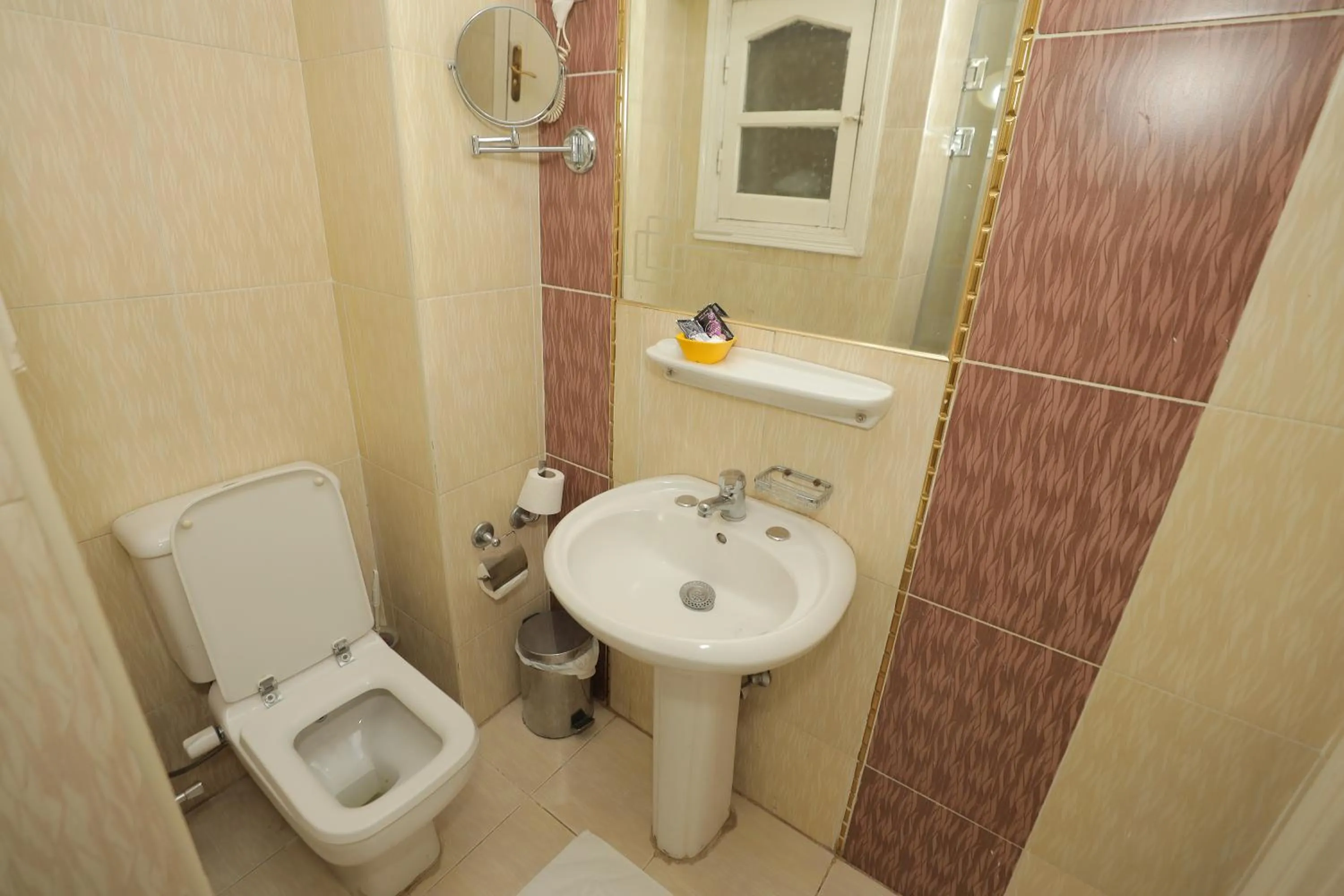 Shower in Happy City Hotel