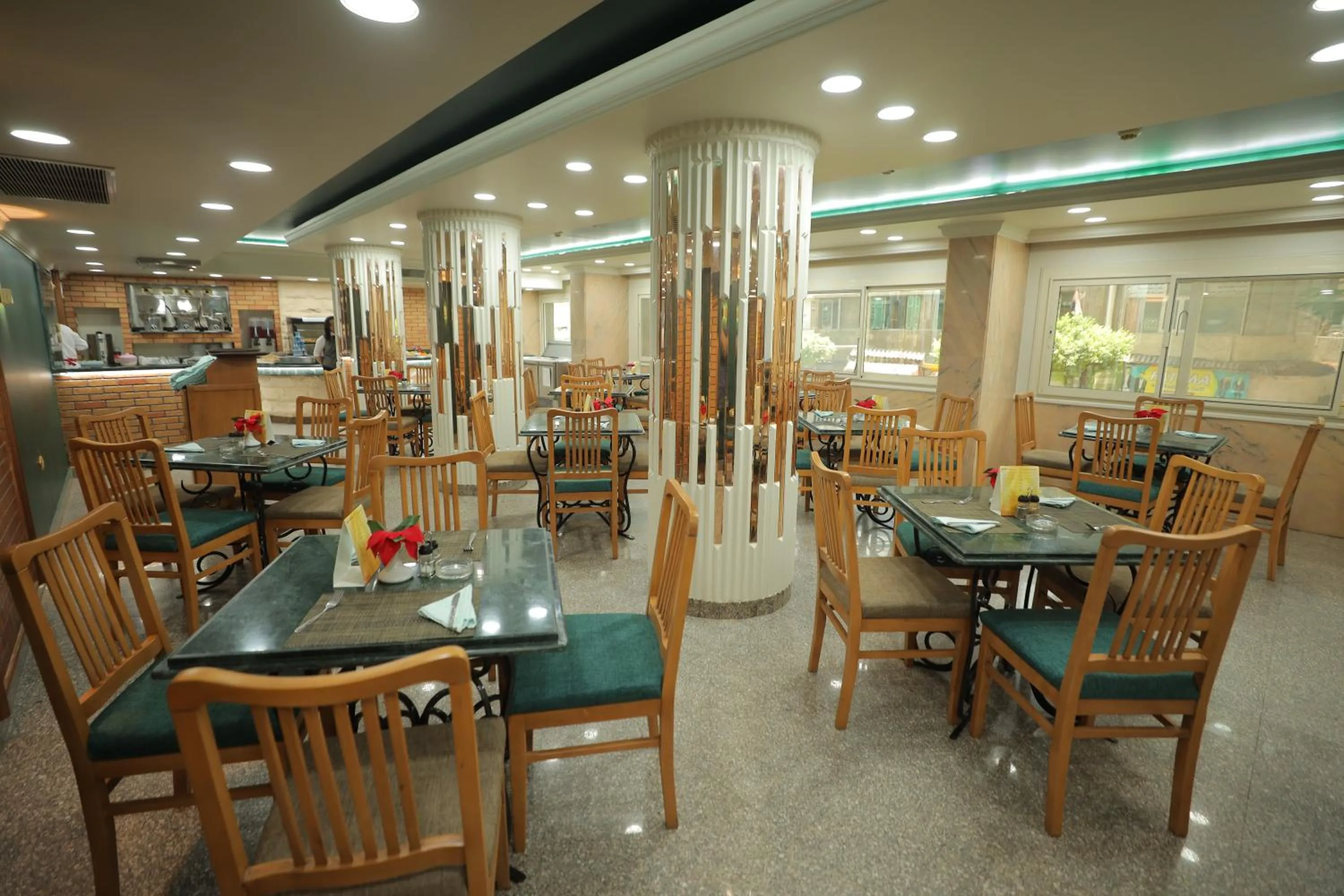 Restaurant/places to eat in Happy City Hotel