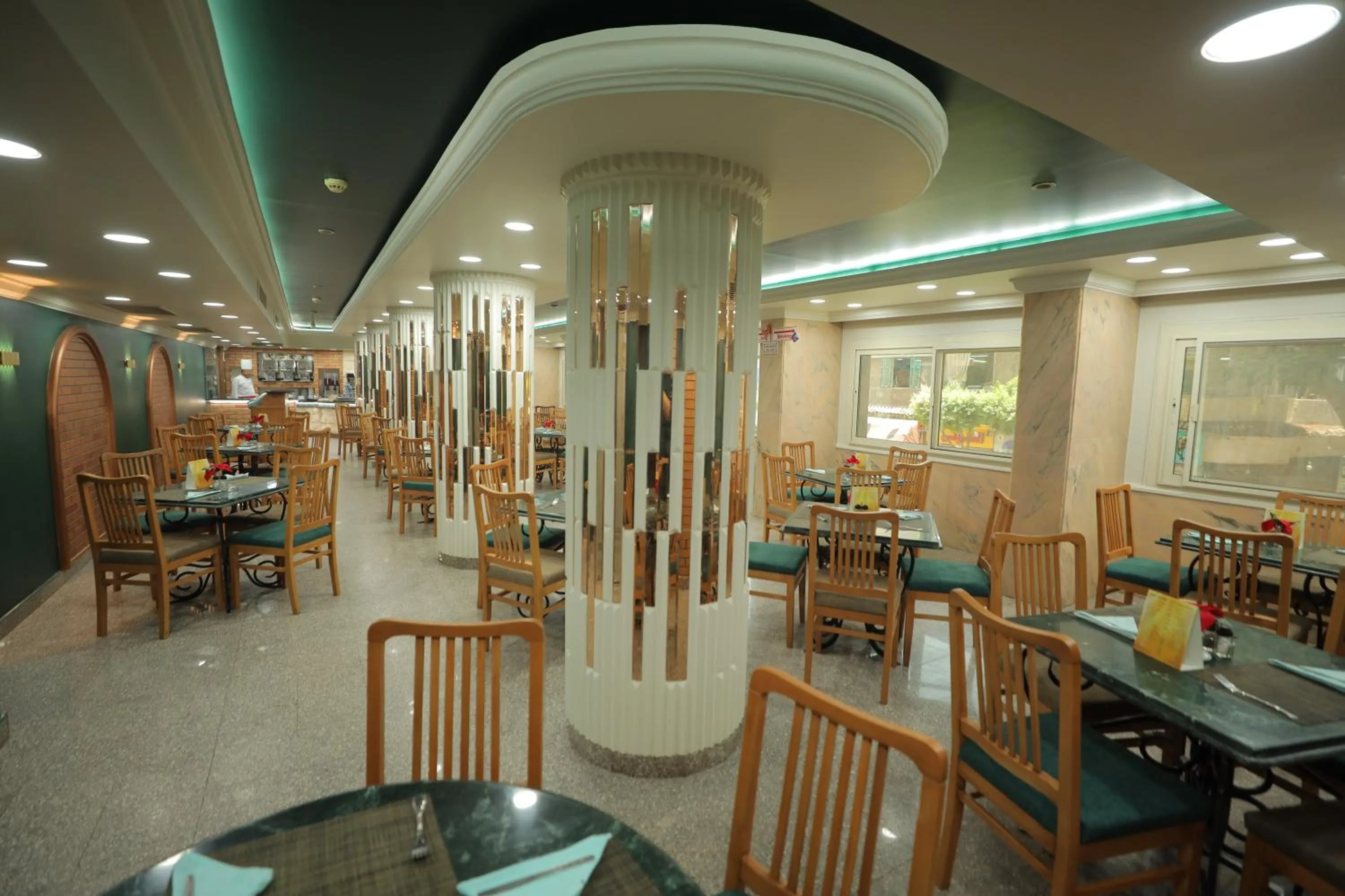 Restaurant/places to eat in Happy City Hotel