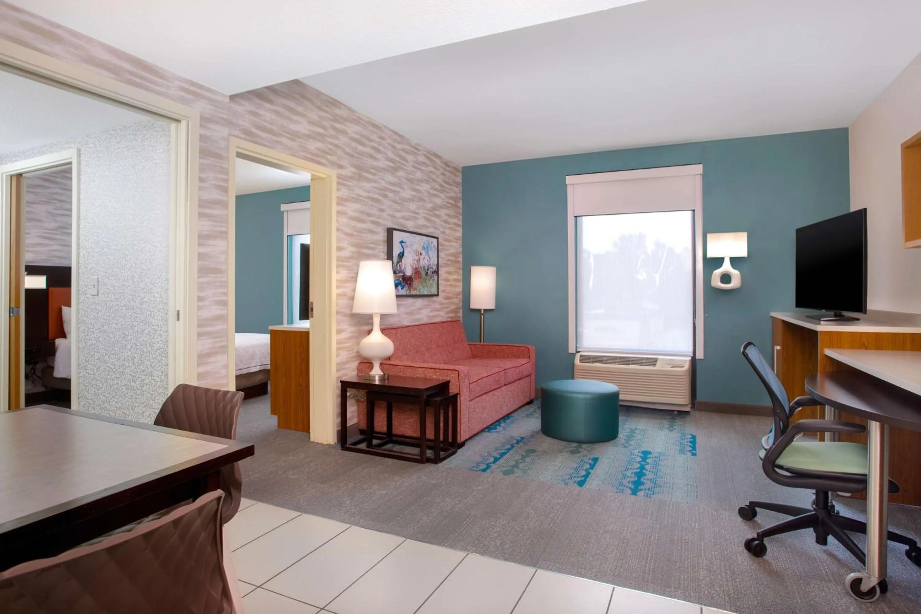 Living room, Bed in Home2 Suites By Hilton Gainesville