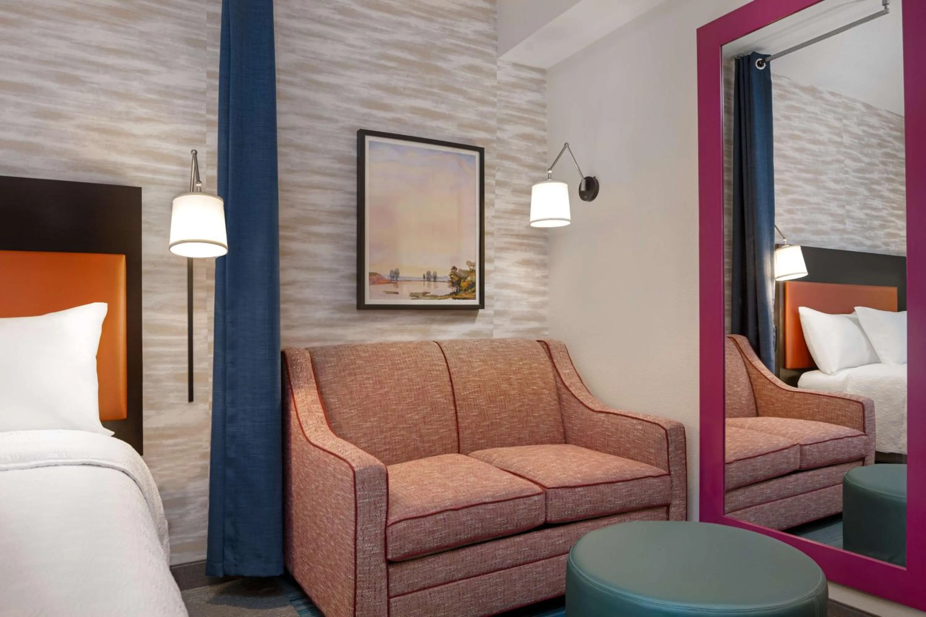 Living room, Bed in Home2 Suites By Hilton Gainesville