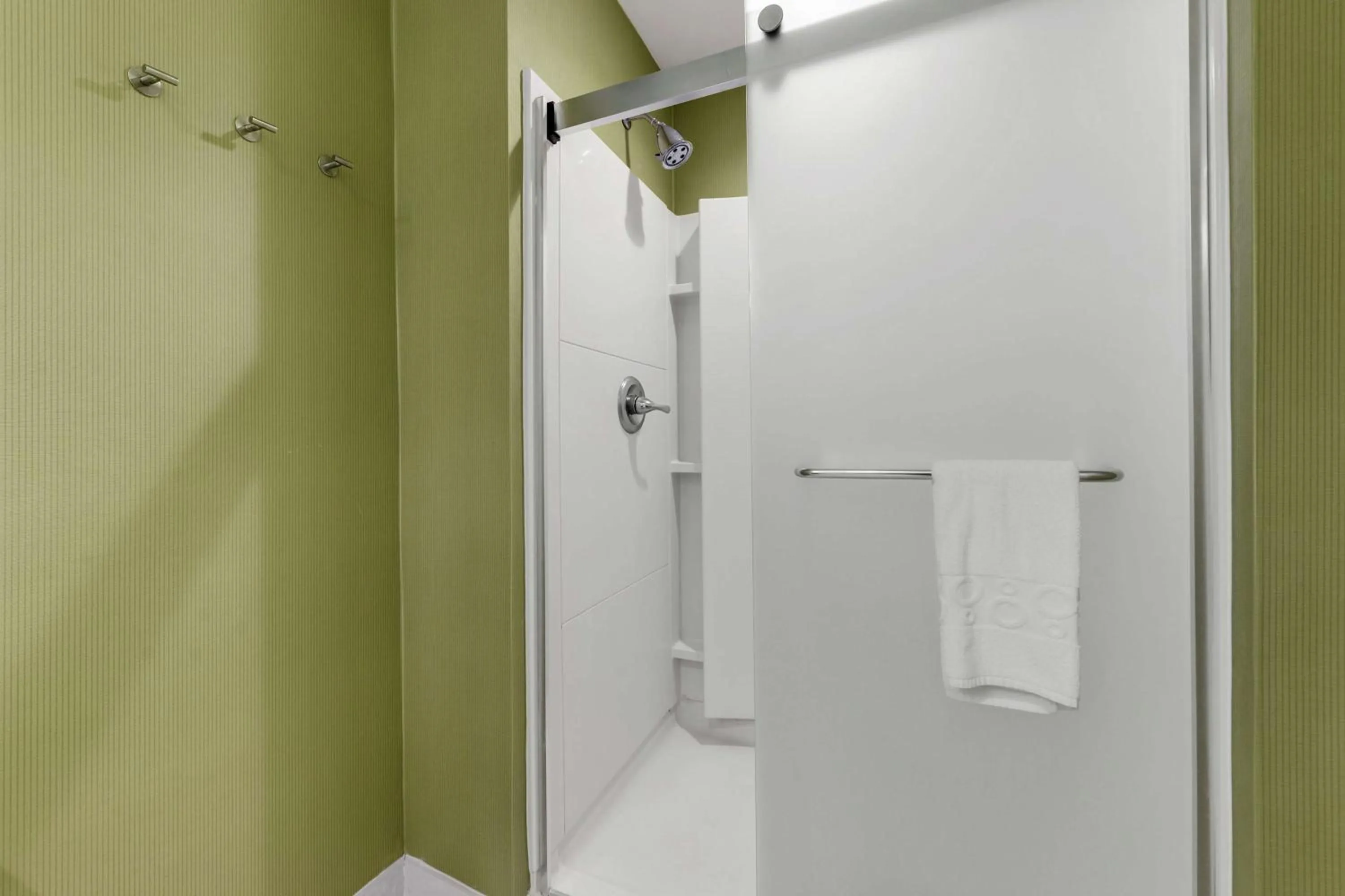 Bathroom in Home2 Suites by Hilton Gulfport I-10