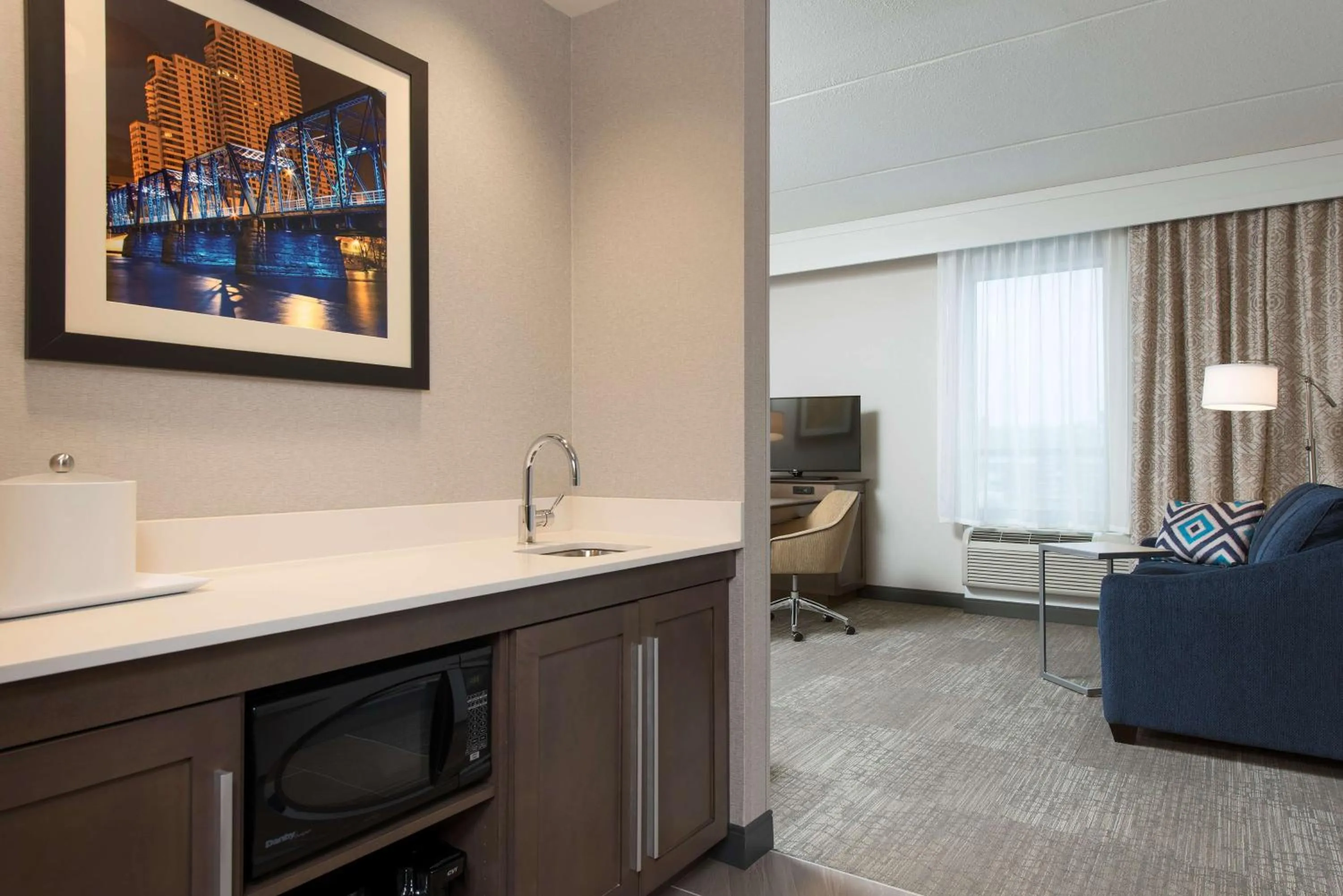 Kitchen or kitchenette in Hampton Inn & Suites Grand Rapids Downtown