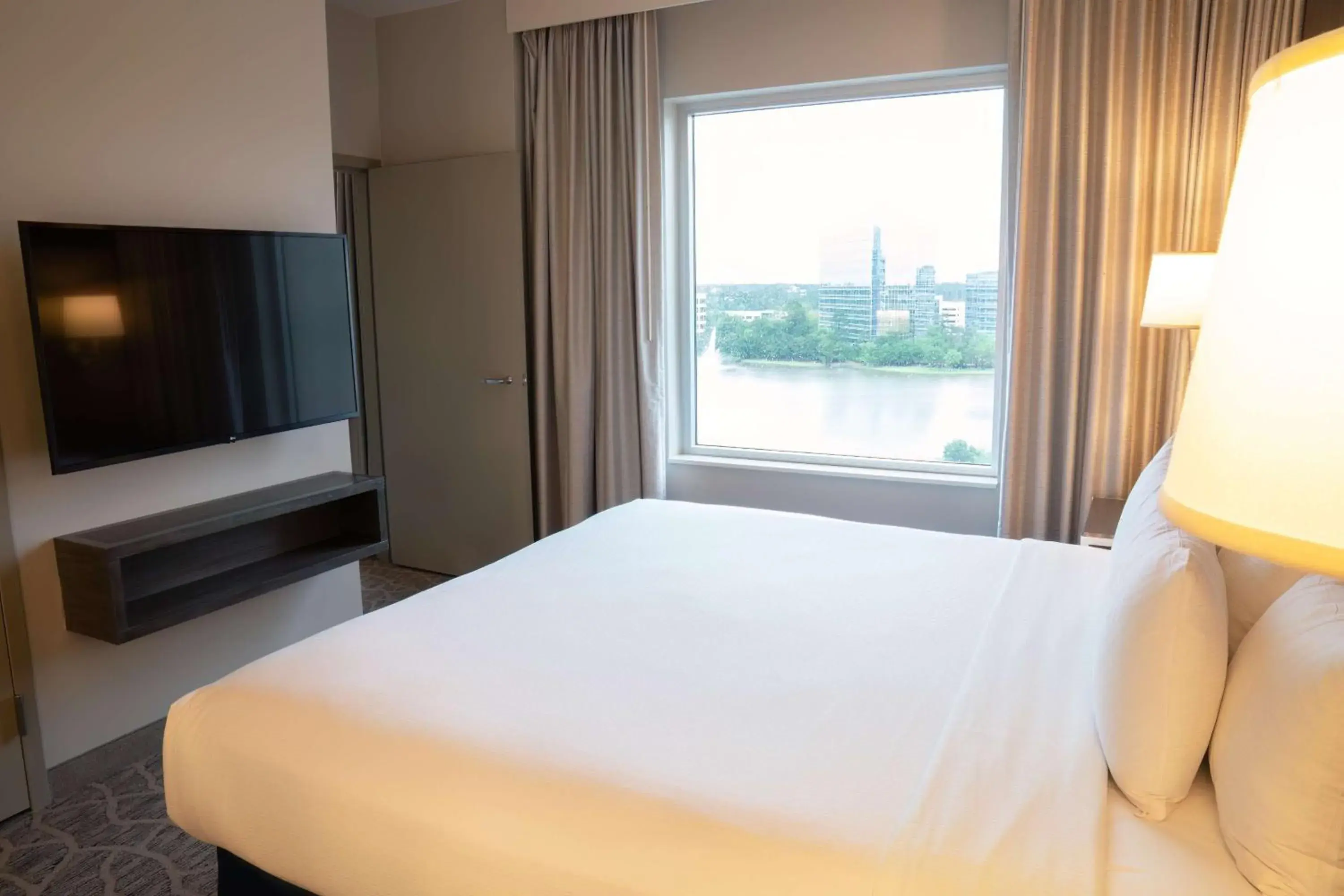 Bed in Embassy Suites by Hilton The Woodlands Bed in Embassy Suites by Hilton The Woodlands