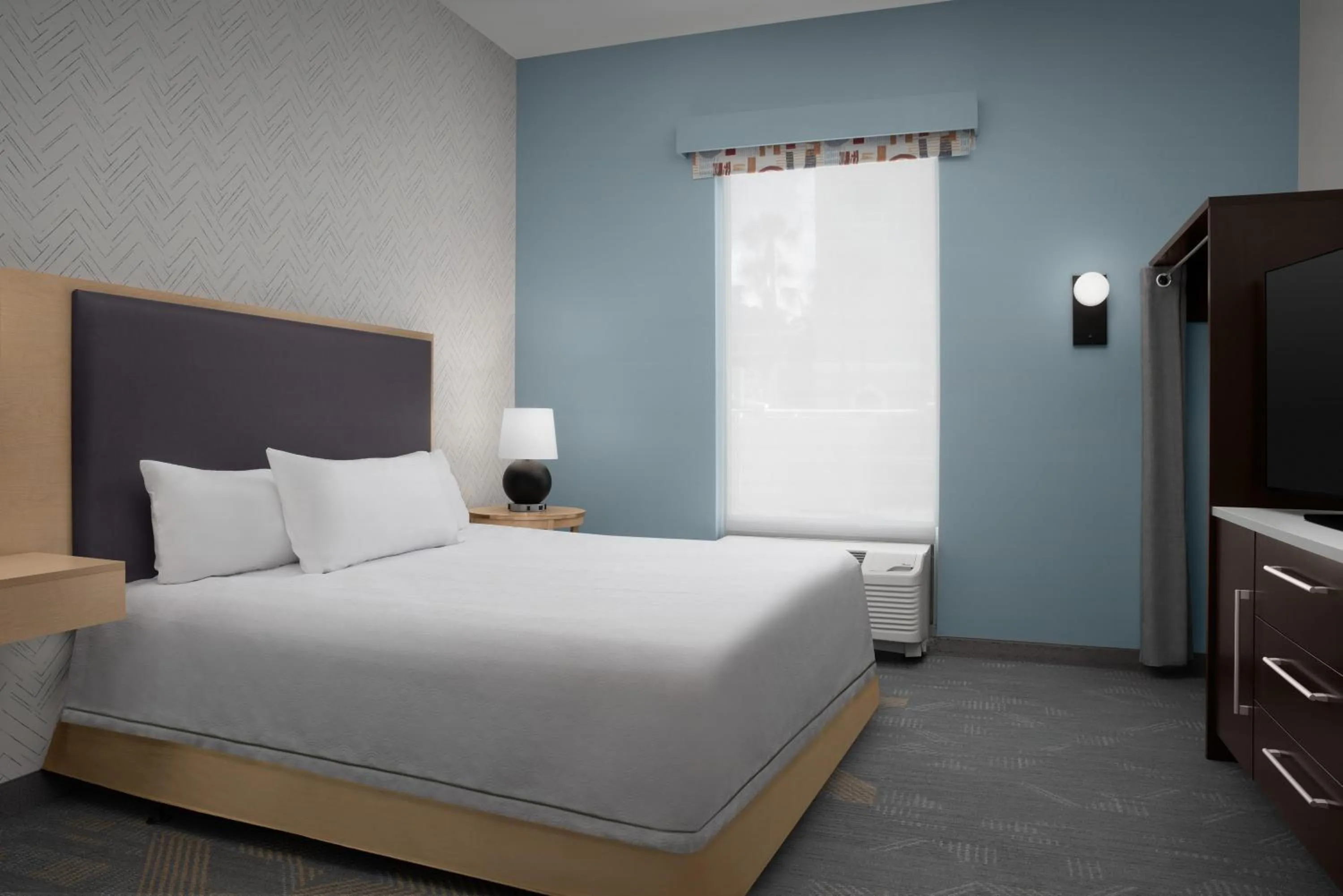 Bed in Home2 Suites by Hilton Lake City