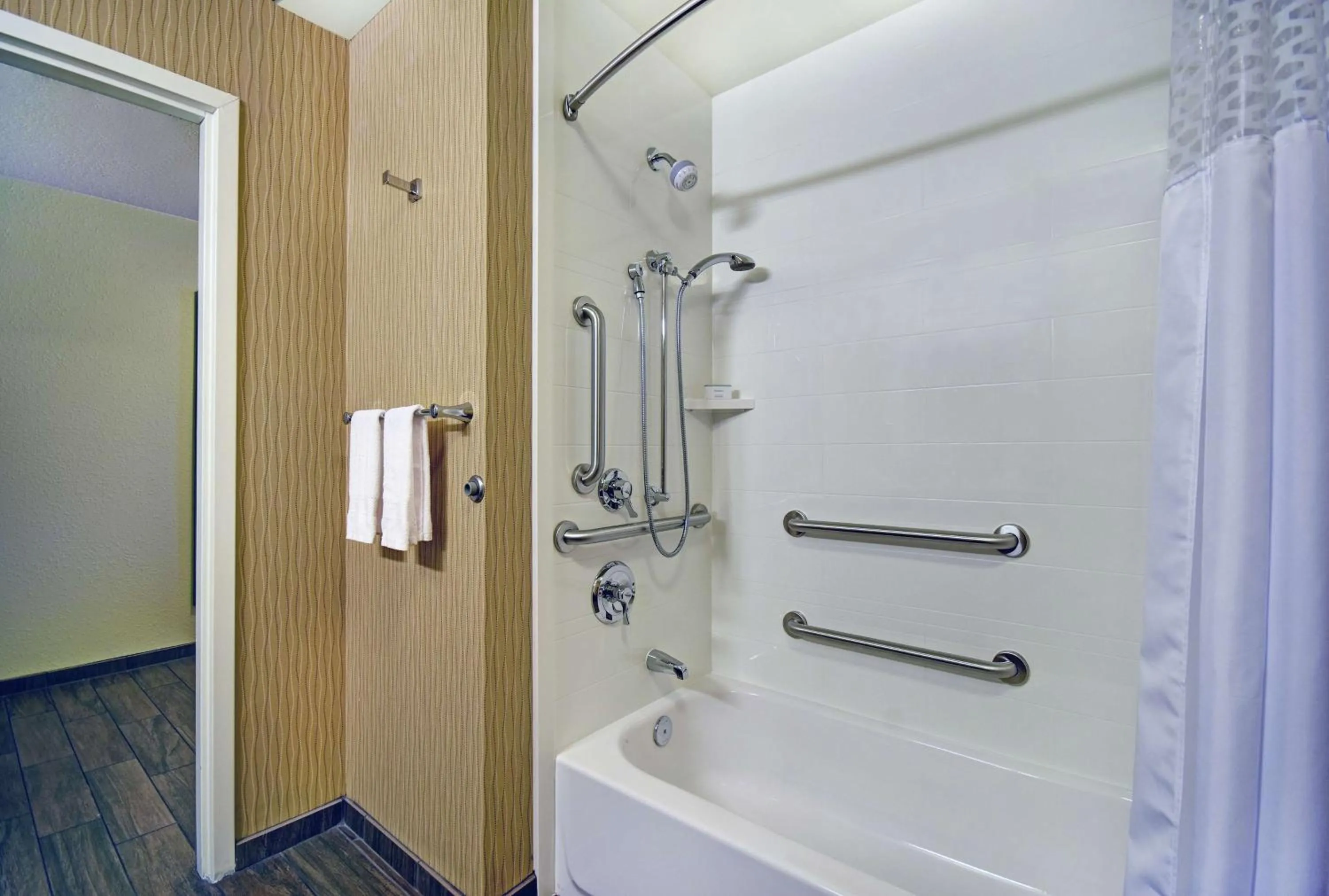 Bathroom in Hampton Inn & Suites Milwaukee/Franklin