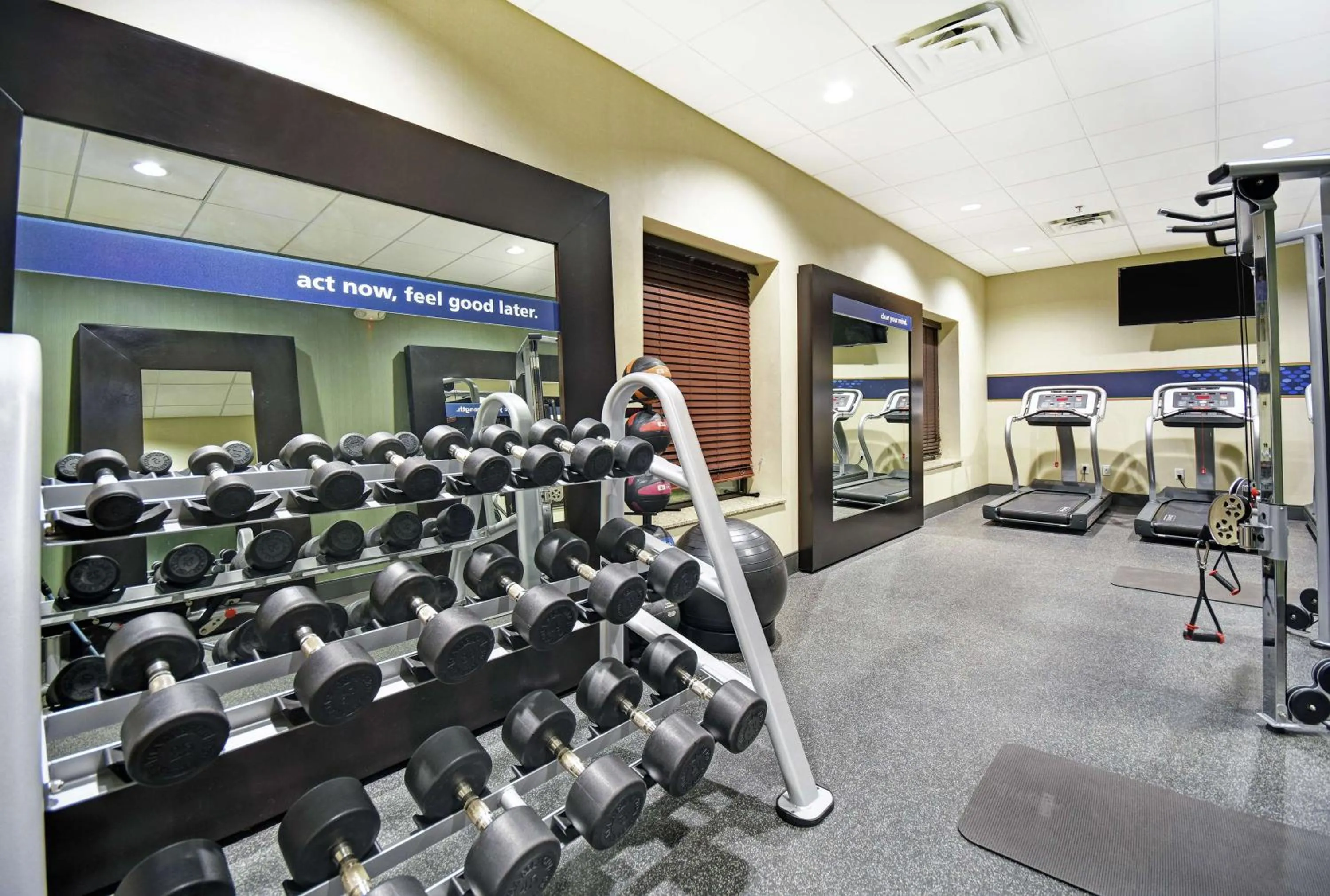 Fitness centre/facilities in Hampton Inn & Suites Milwaukee/Franklin