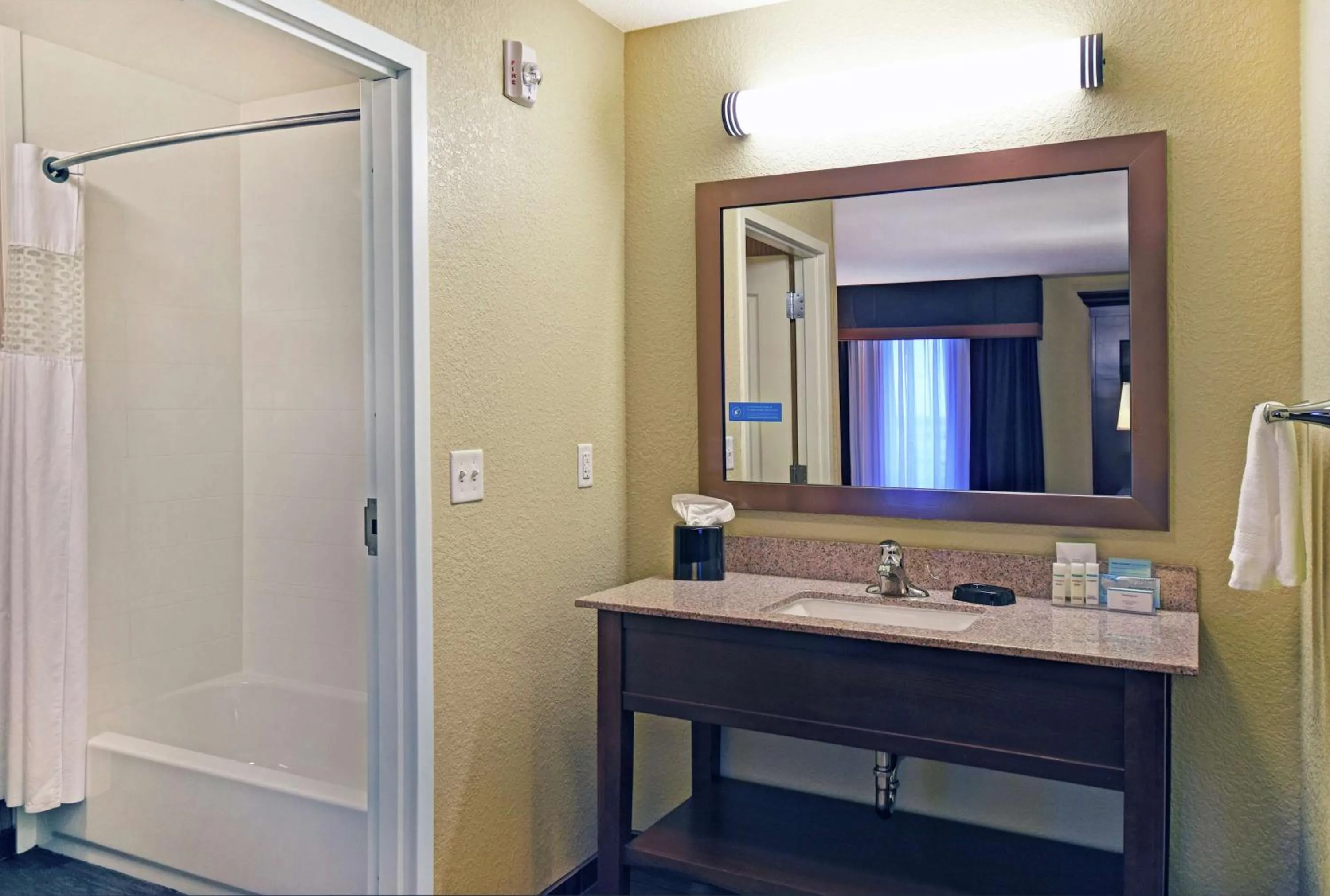 Bathroom in Hampton Inn & Suites Milwaukee/Franklin
