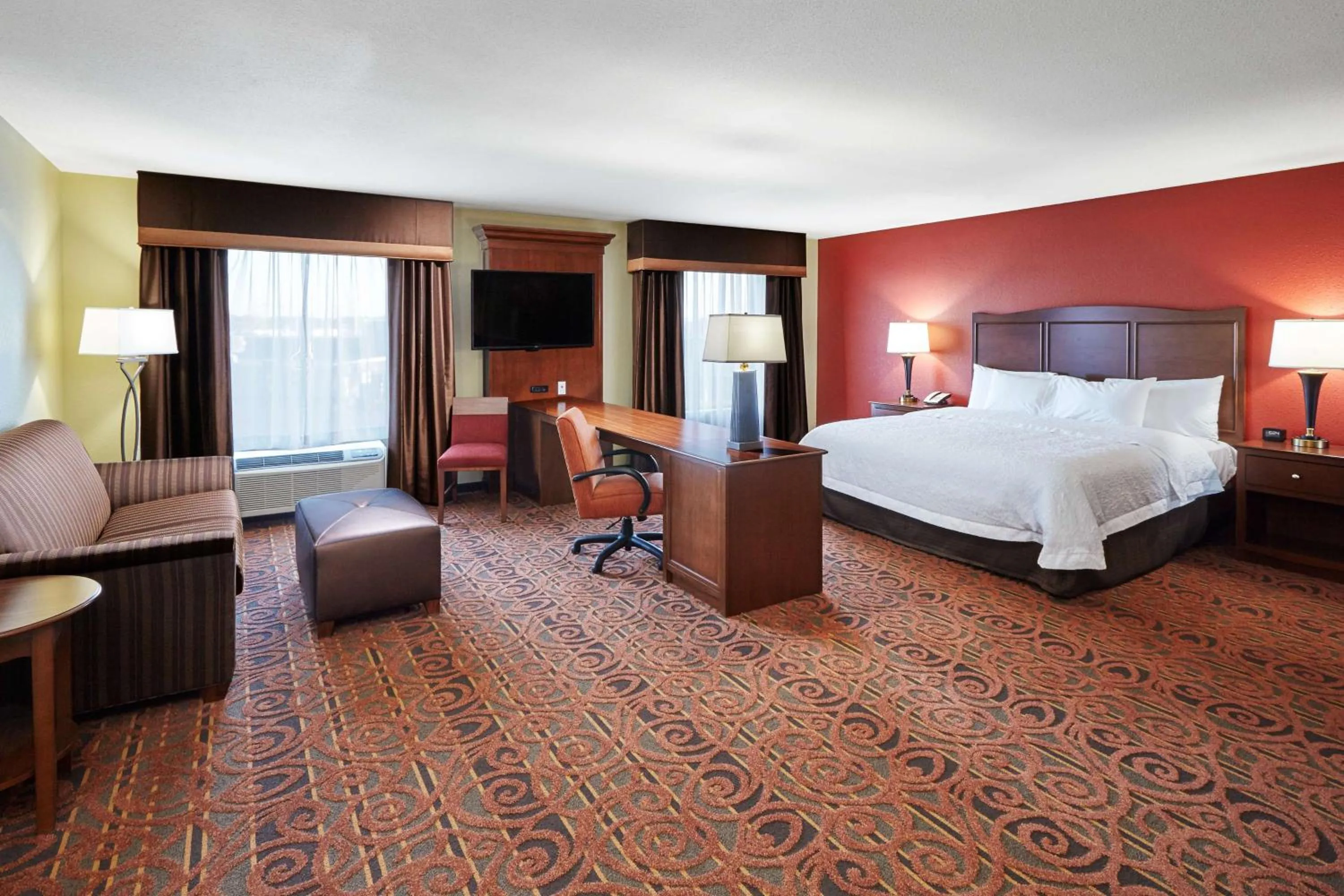 Bed in Hampton Inn & Suites Milwaukee/Franklin