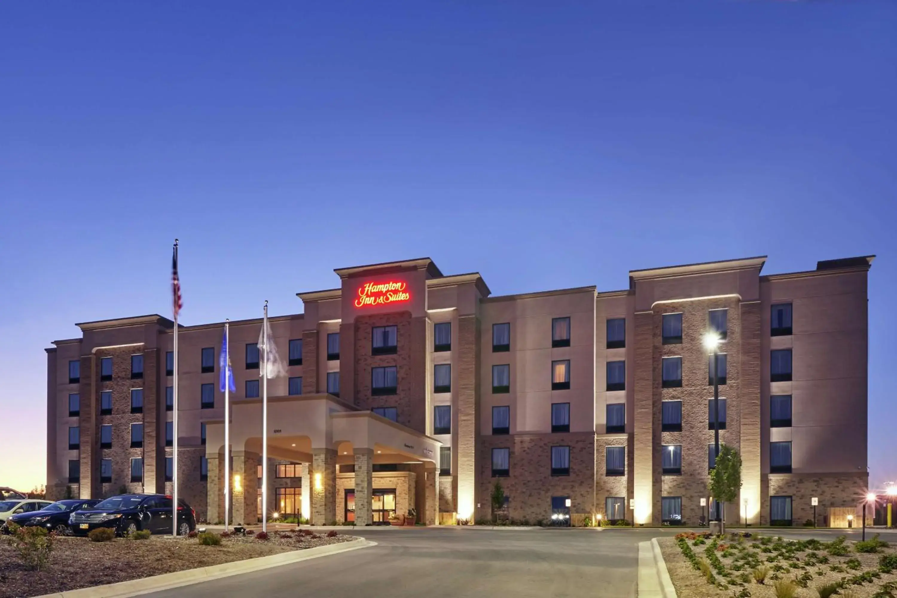 Property building in Hampton Inn & Suites Milwaukee/Franklin Property building in Hampton Inn & Suites Milwaukee/Franklin