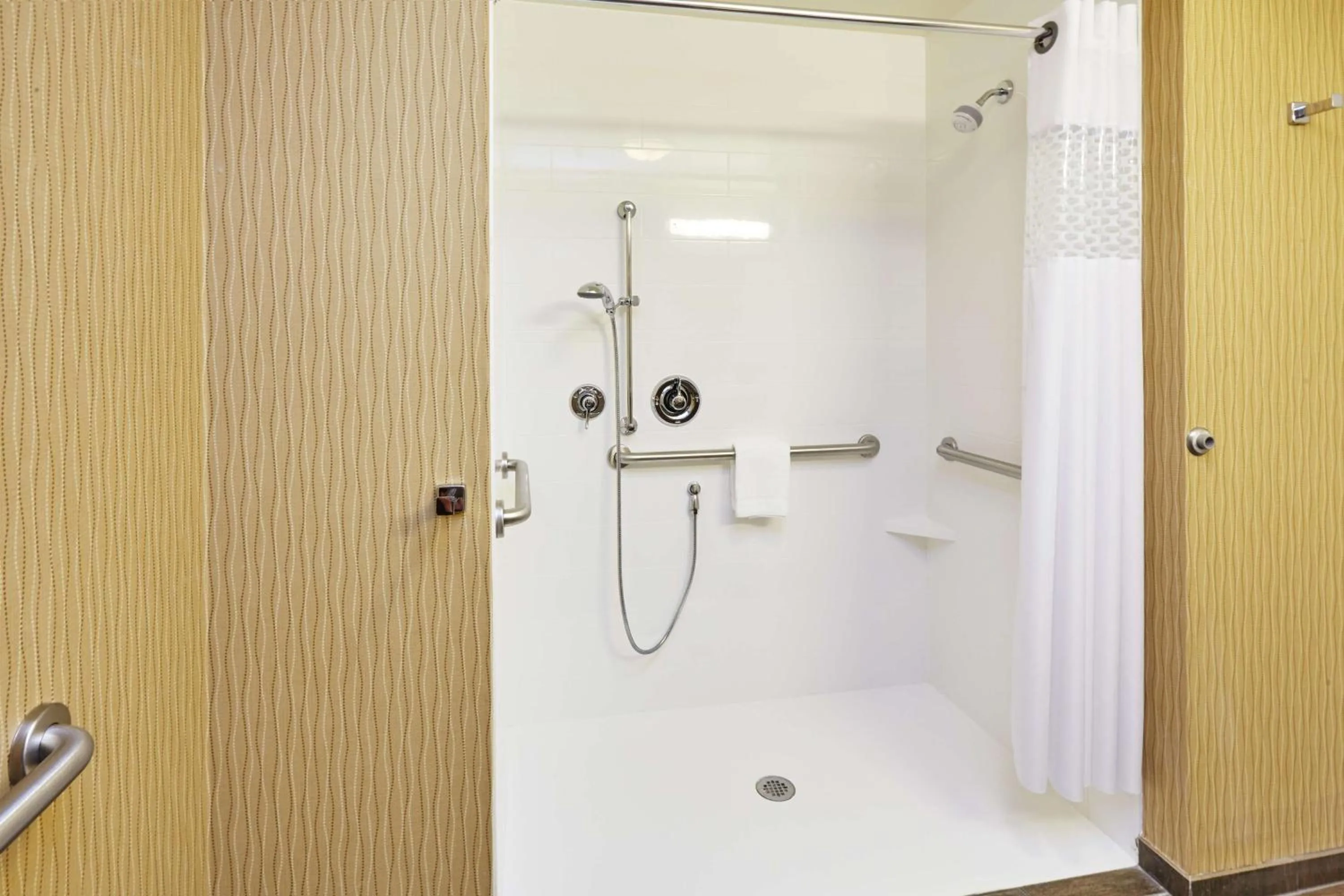 Bathroom in Hampton Inn & Suites Milwaukee/Franklin