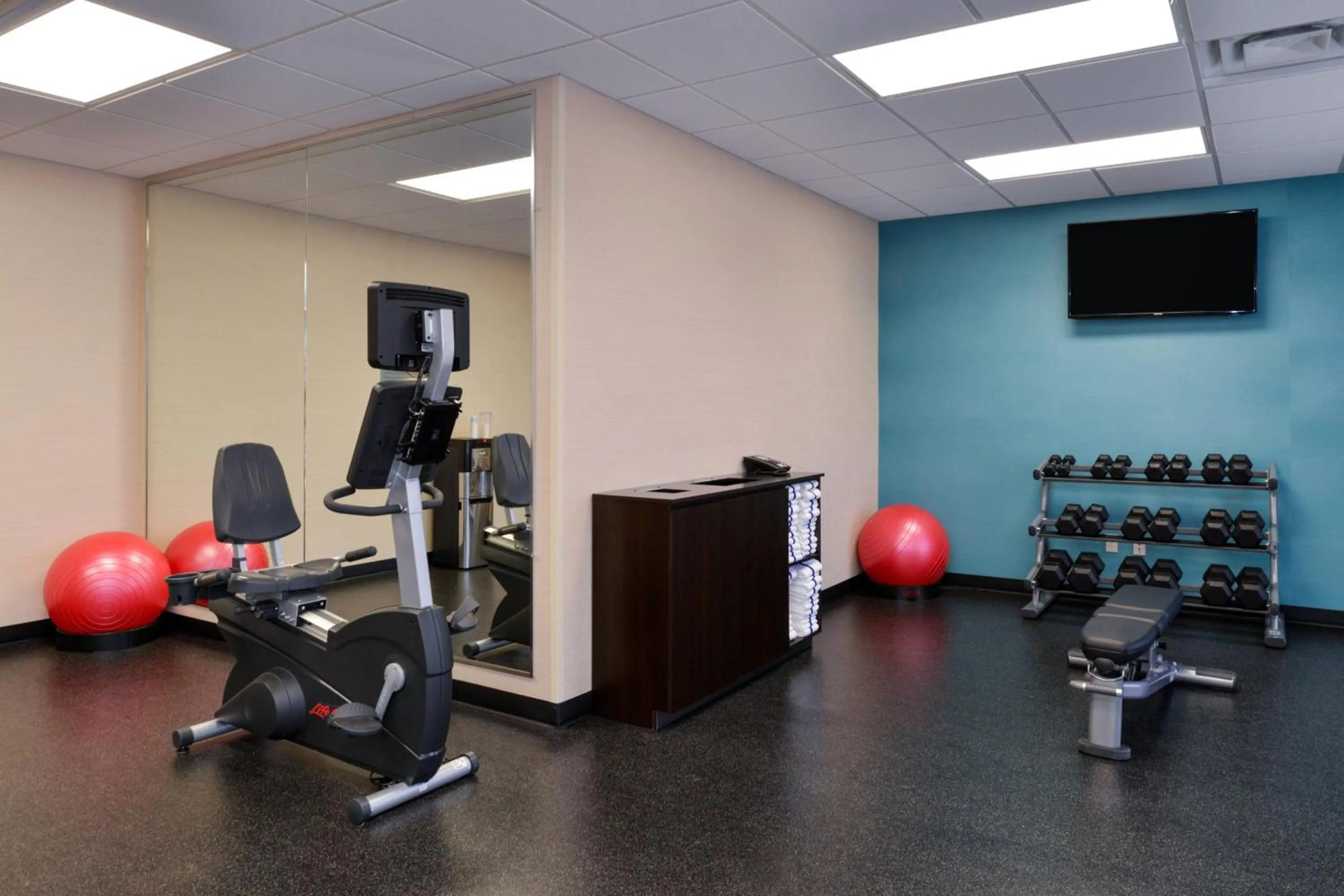 Fitness centre/facilities in Fairfield Inn & Suites by Marriott Gallup