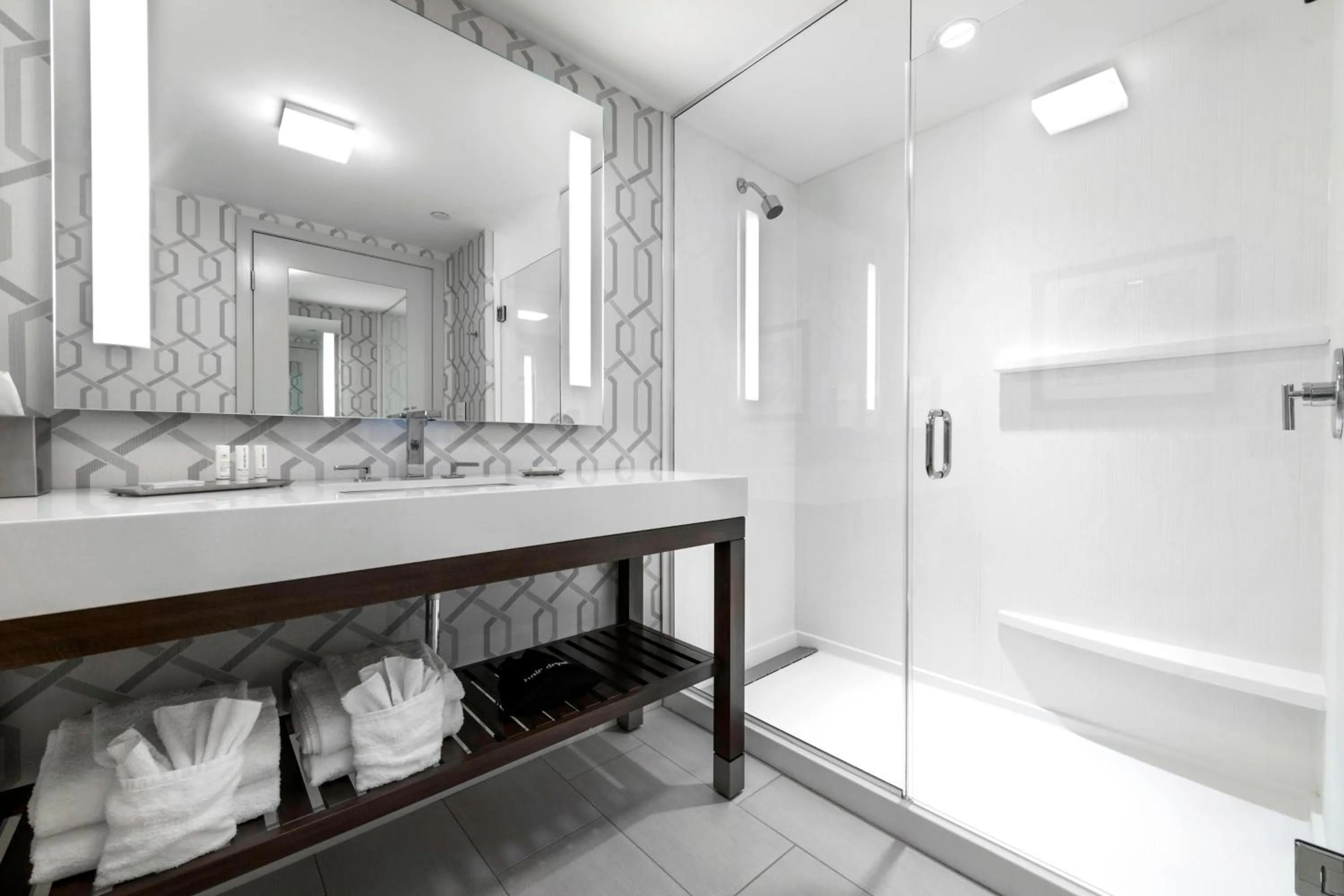 Bathroom in Courtyard by Marriott Edgewater NYC Area